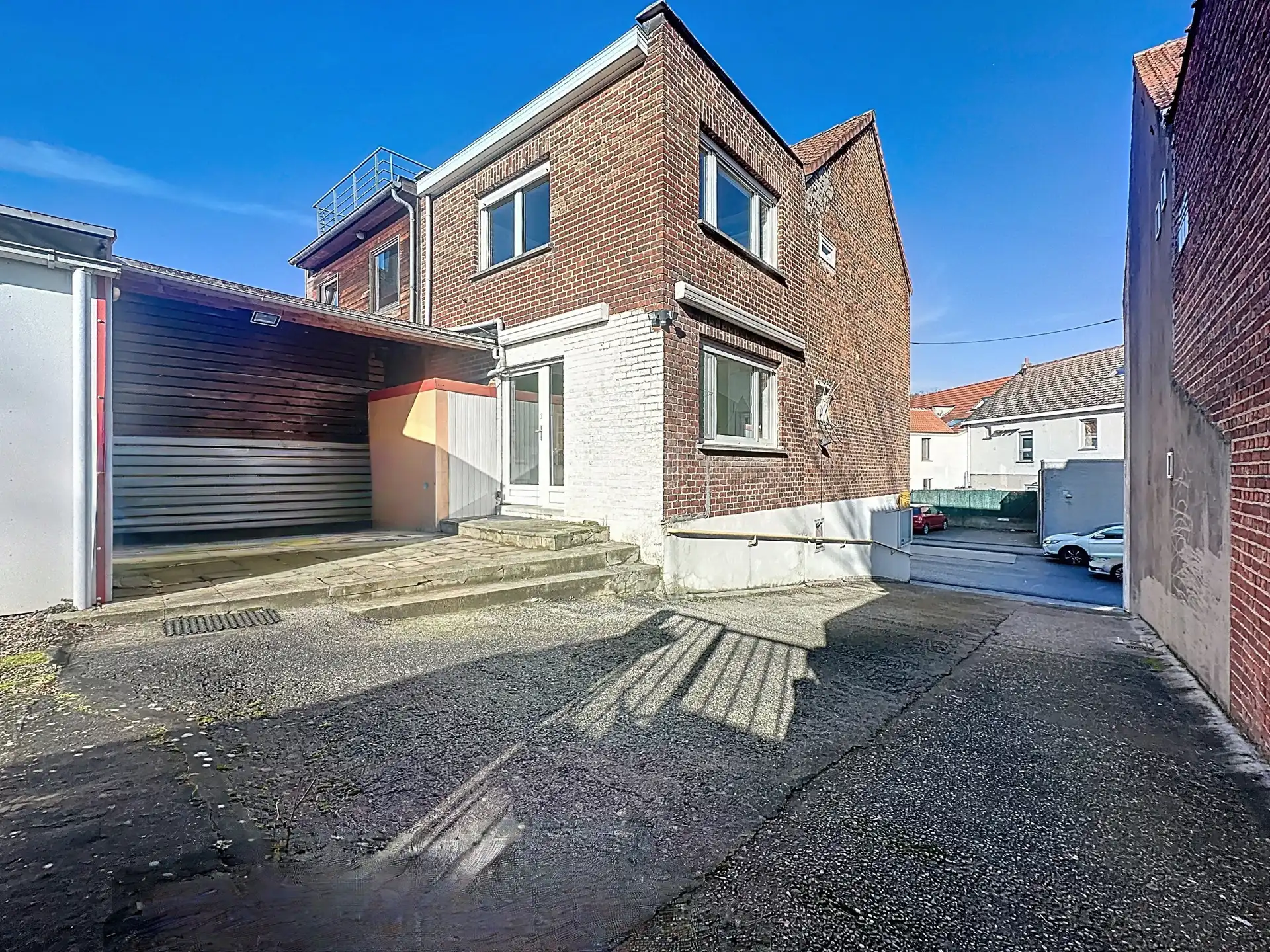 Renovatieproject met potentieel: driegevelwoning met atelier, tuin en parking in hartje Wezembeek-Oppem. foto 8