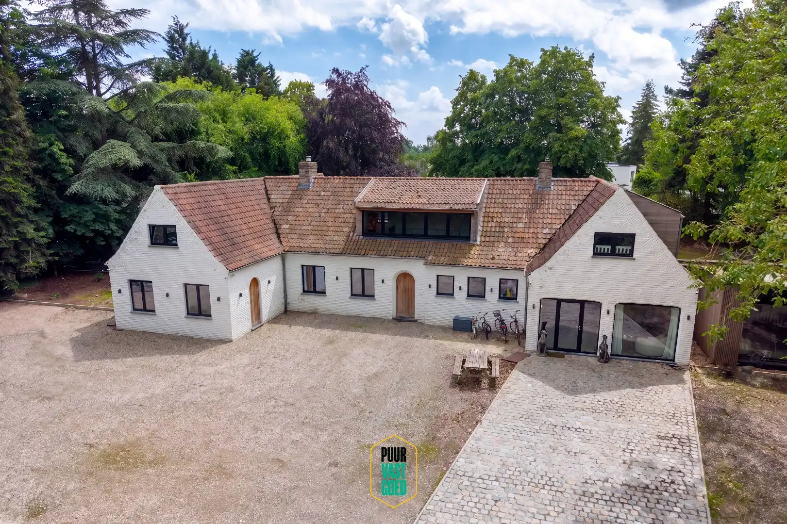 Knap gerenoveerde villa in uitgestrekte tuin foto 2