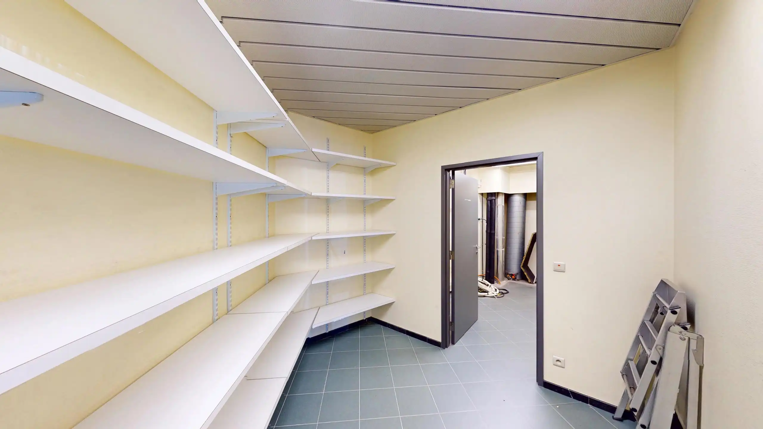 Zeer ruim kantoor op commerciële locatie in centrum Beringen foto 41