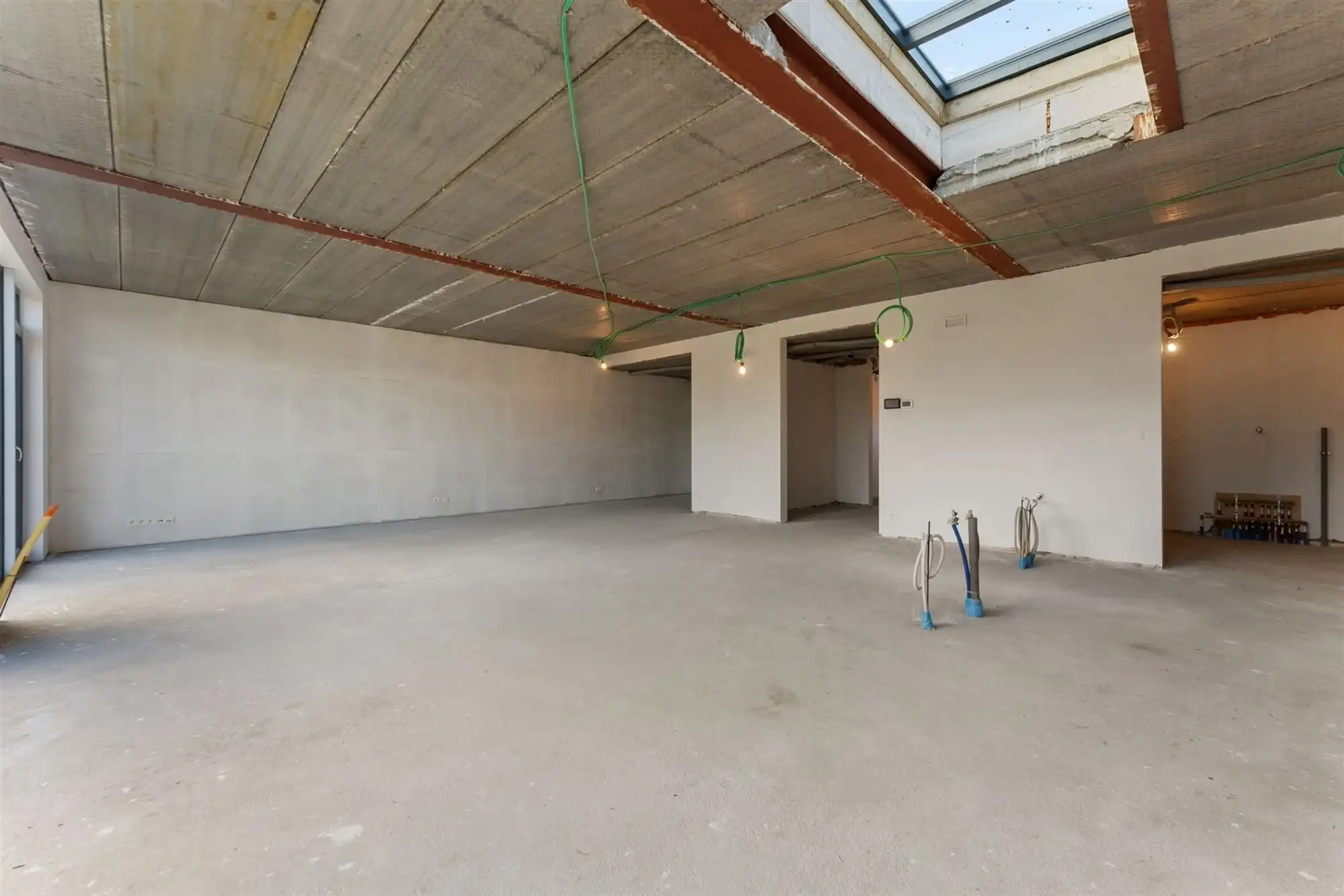 AF TE WERKEN RUIME WONING (222M²) MET 2 SLAAPKAMERS EN TUIN MET TUINKAMER OP 6A 81CA TE PAAL  foto 9