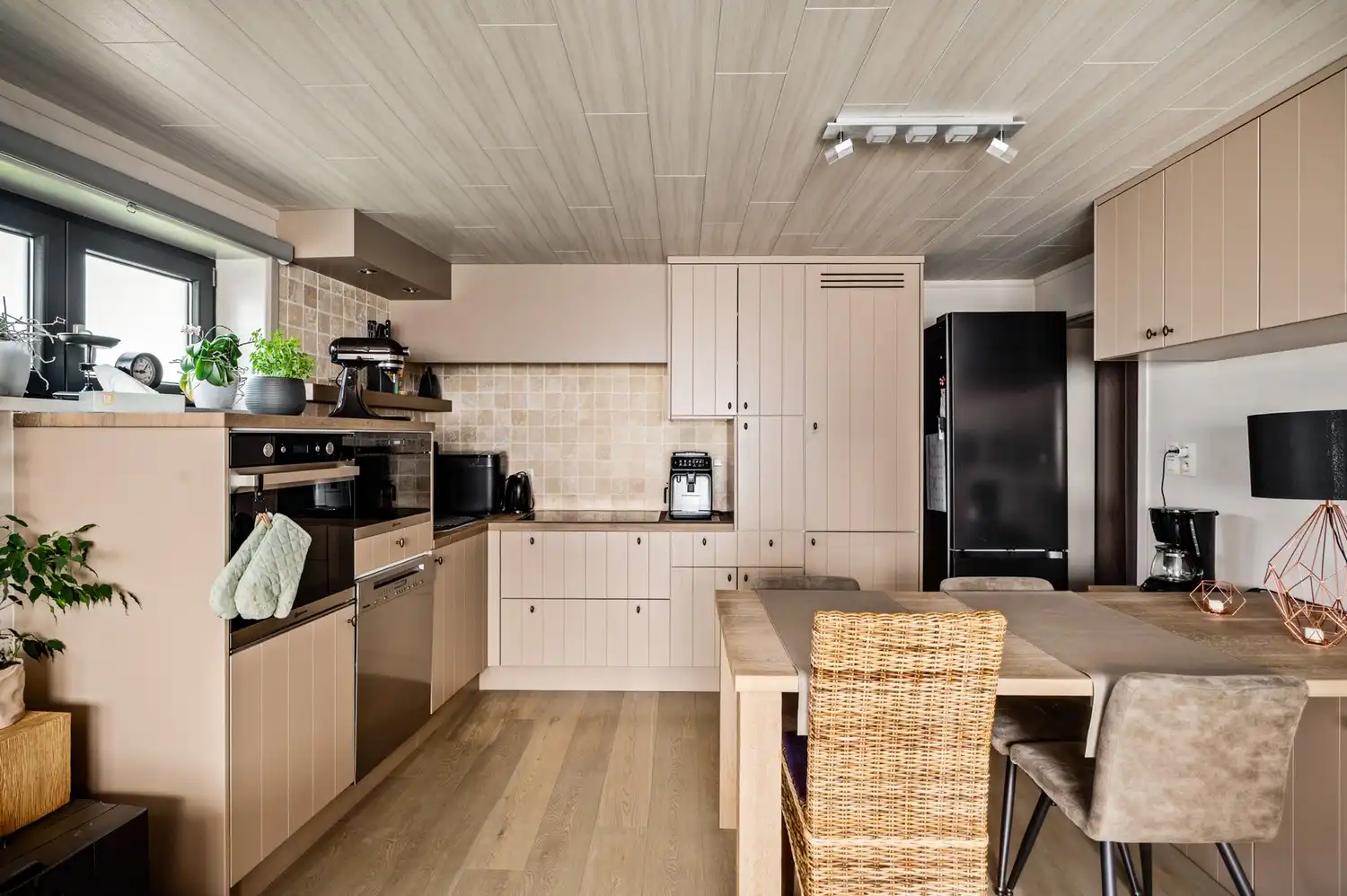 Woning met 2 slpkrs en bijgebouw met veel potentieel foto 19