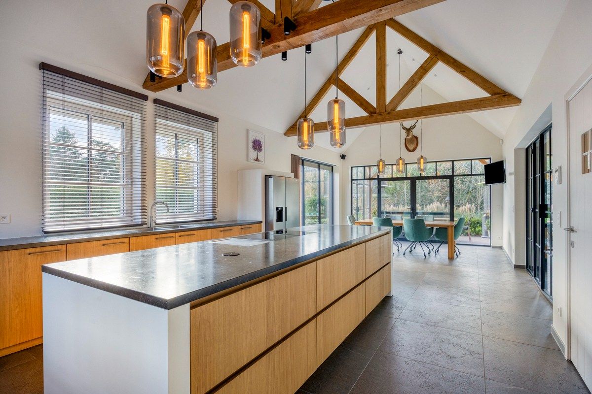 Ruim ingedeelde en kwalitatief afgewerkte villa op een mooi perceel met naastgelegen bouwgrond. foto 8