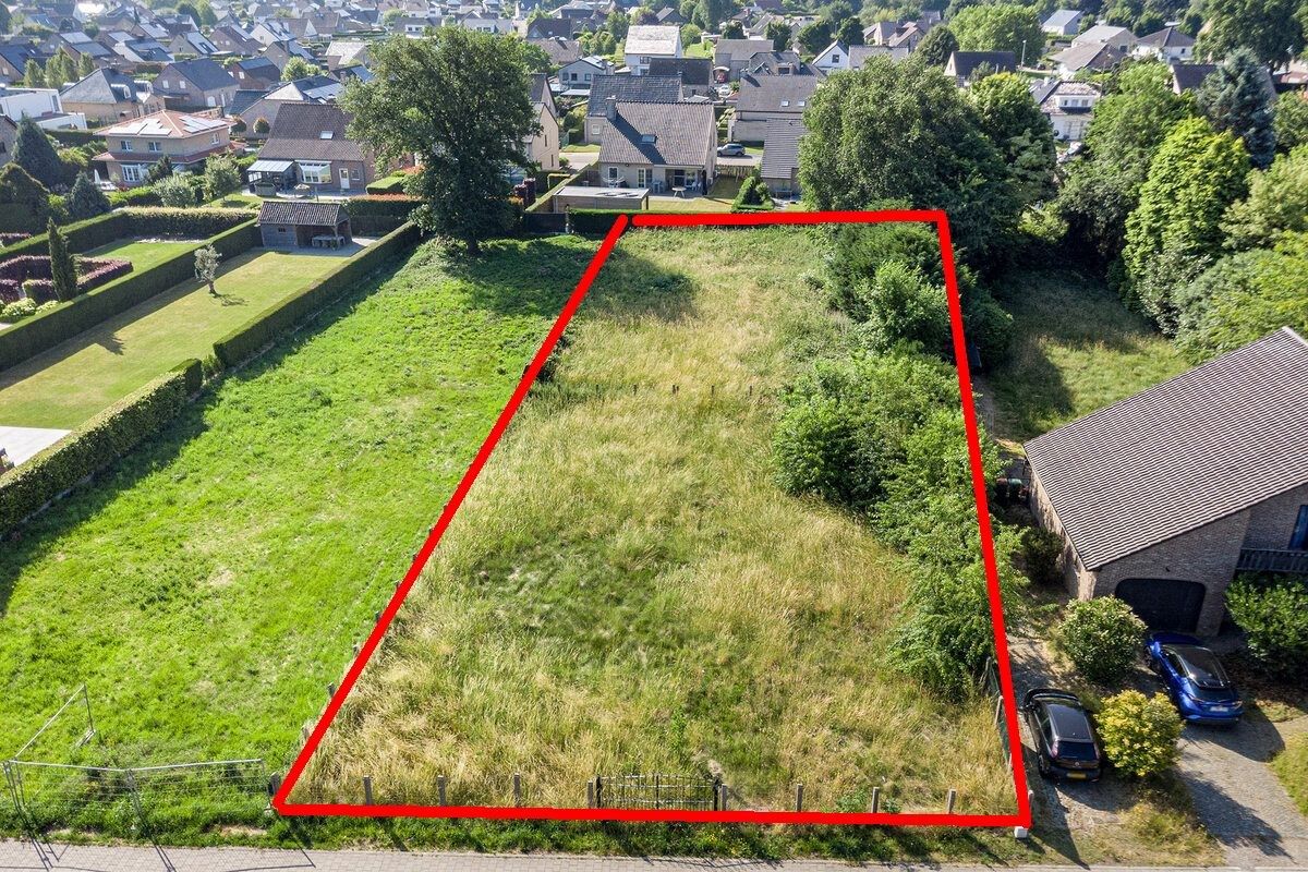 BOUWKAVEL VAN 1.463 m² OP DE WIJNGAARDSTRAAT TE LANAKEN!  foto {{pictureIndex}}