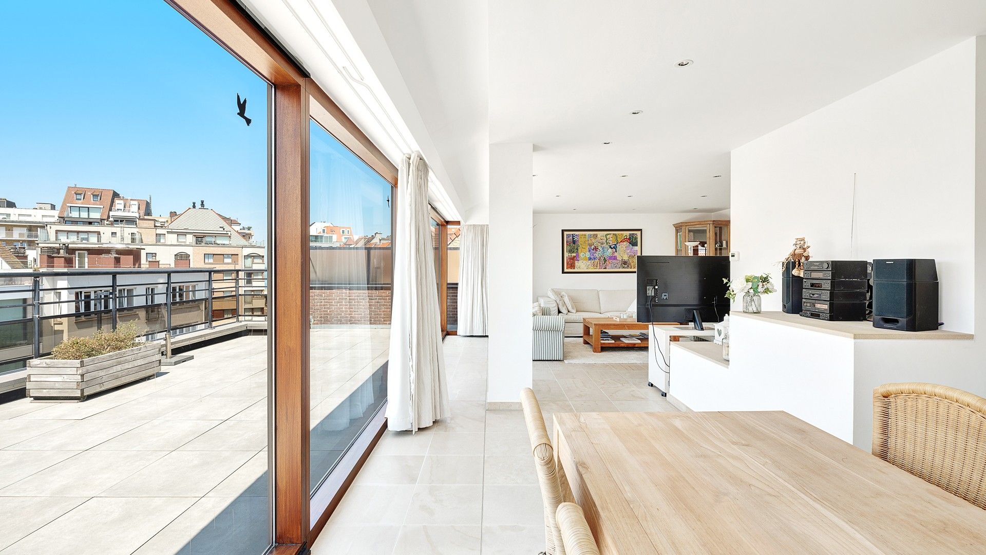 Sublieme penthouse met 12 meter gevelbreedte en riante terrassen foto {{pictureIndex}}
