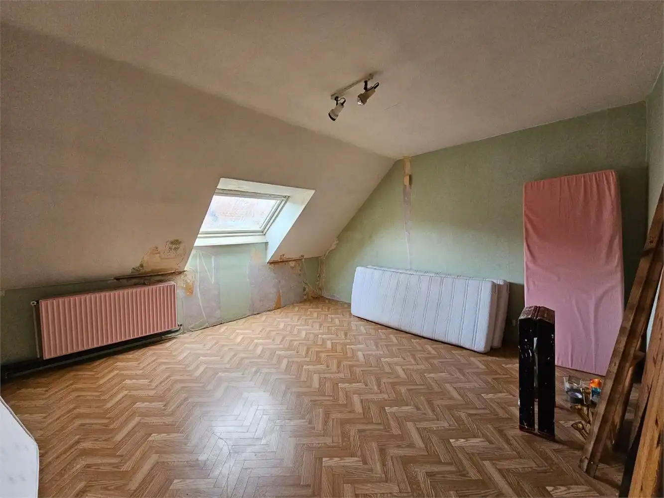 Ruime, praktische woning met tuin foto 28