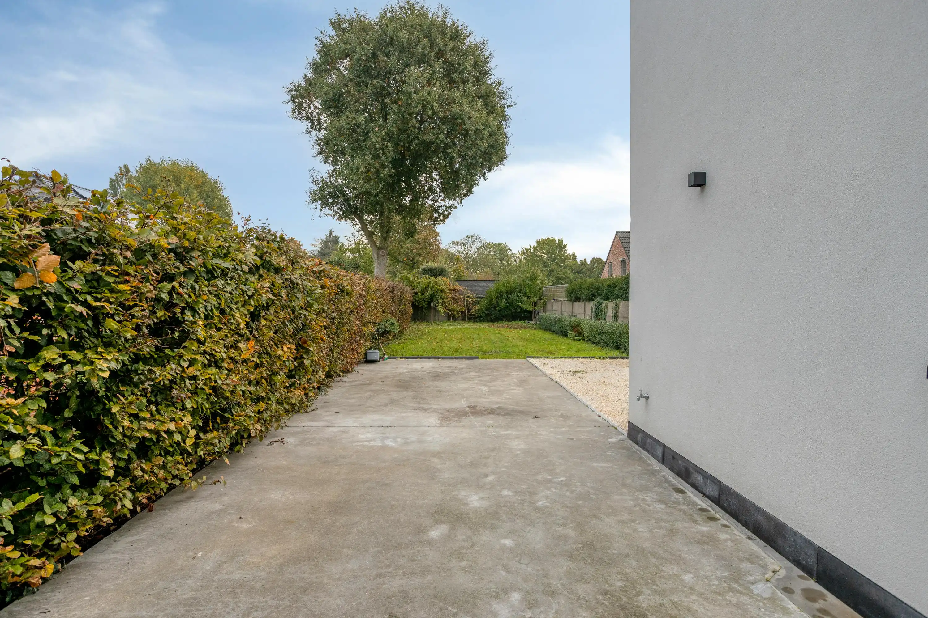 Volledig gerenoveerde en instapklare woning met grote tuin foto 20