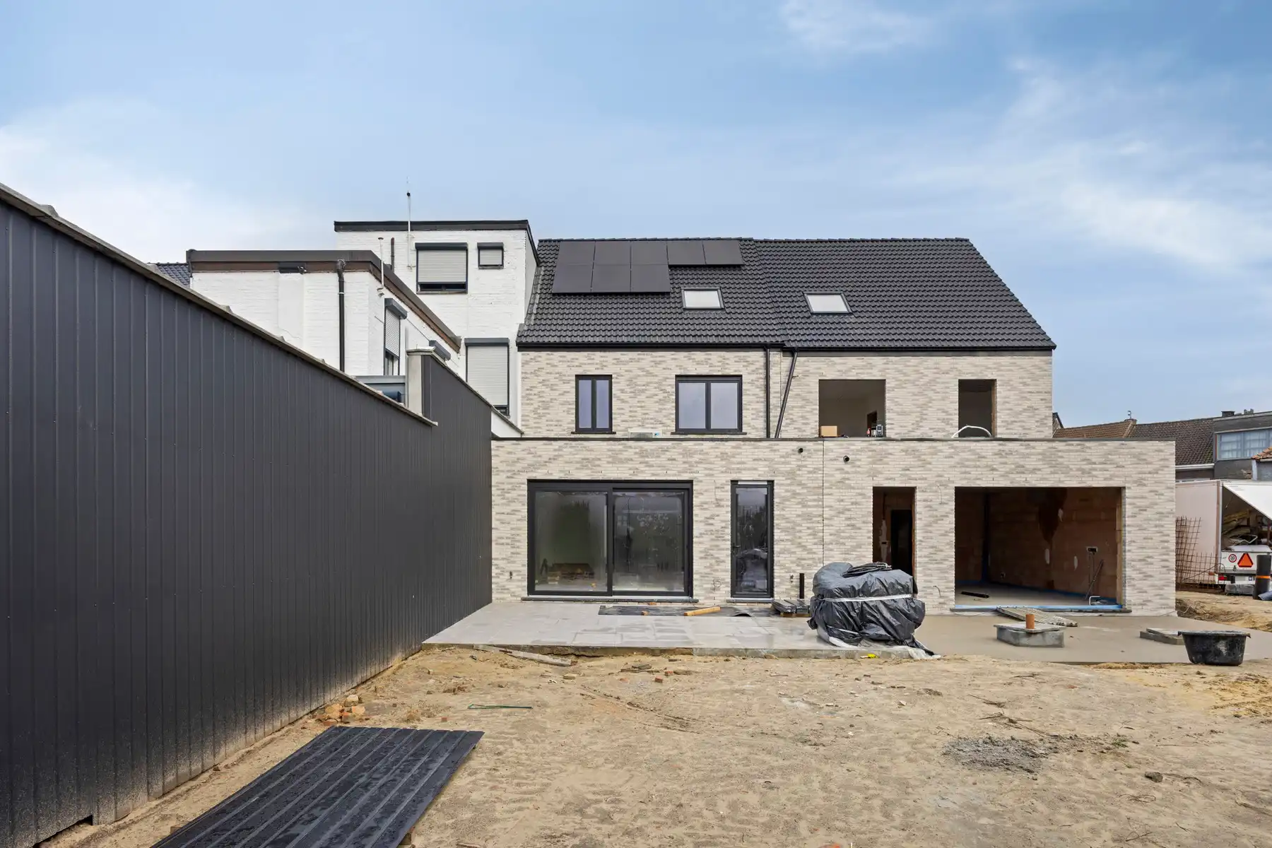 Nieuwbouwwoning met 5 slaapkamers en 1 badkamer. foto 19