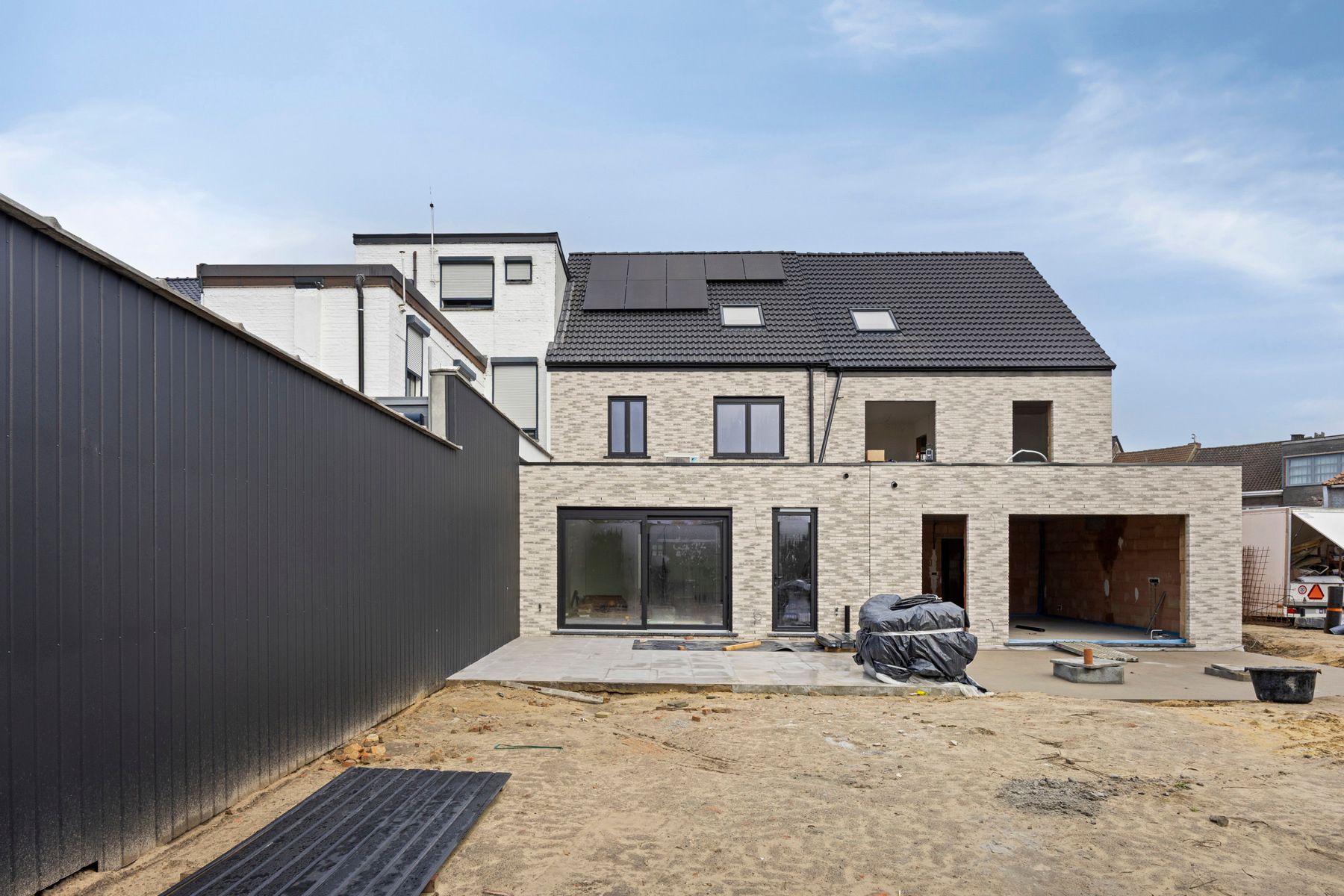 Nieuwbouwwoning met 5 slaapkamers en 1 badkamer. foto 19