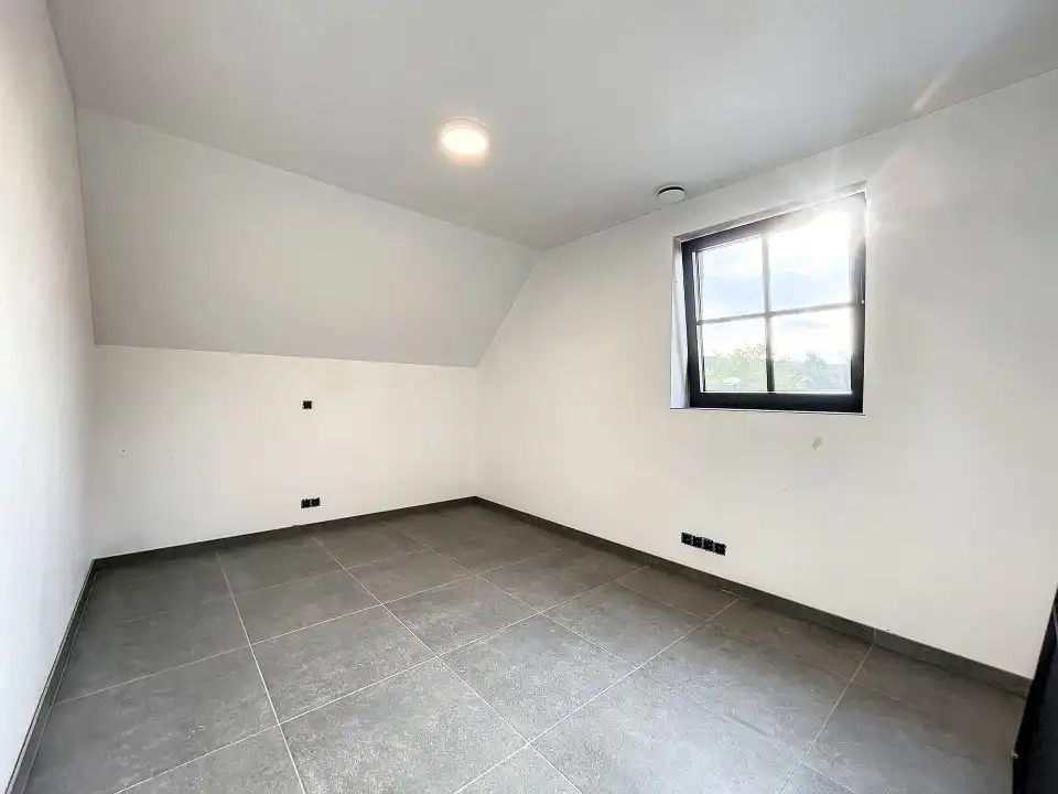 Half-open nieuwbouwwoning met terras, carport en 3 slaapkamers in Staden foto 8