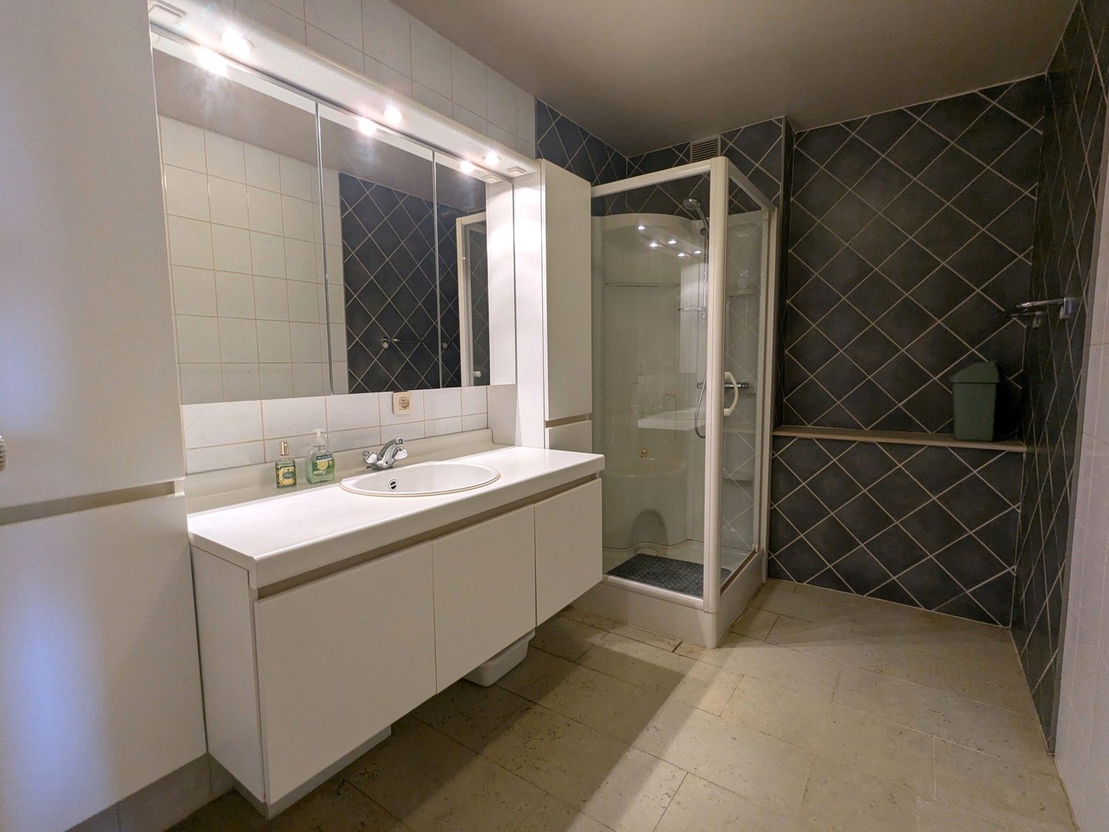 Rustig, sfeervol met perfecte indeling en 2 staanplaatsen! foto 13