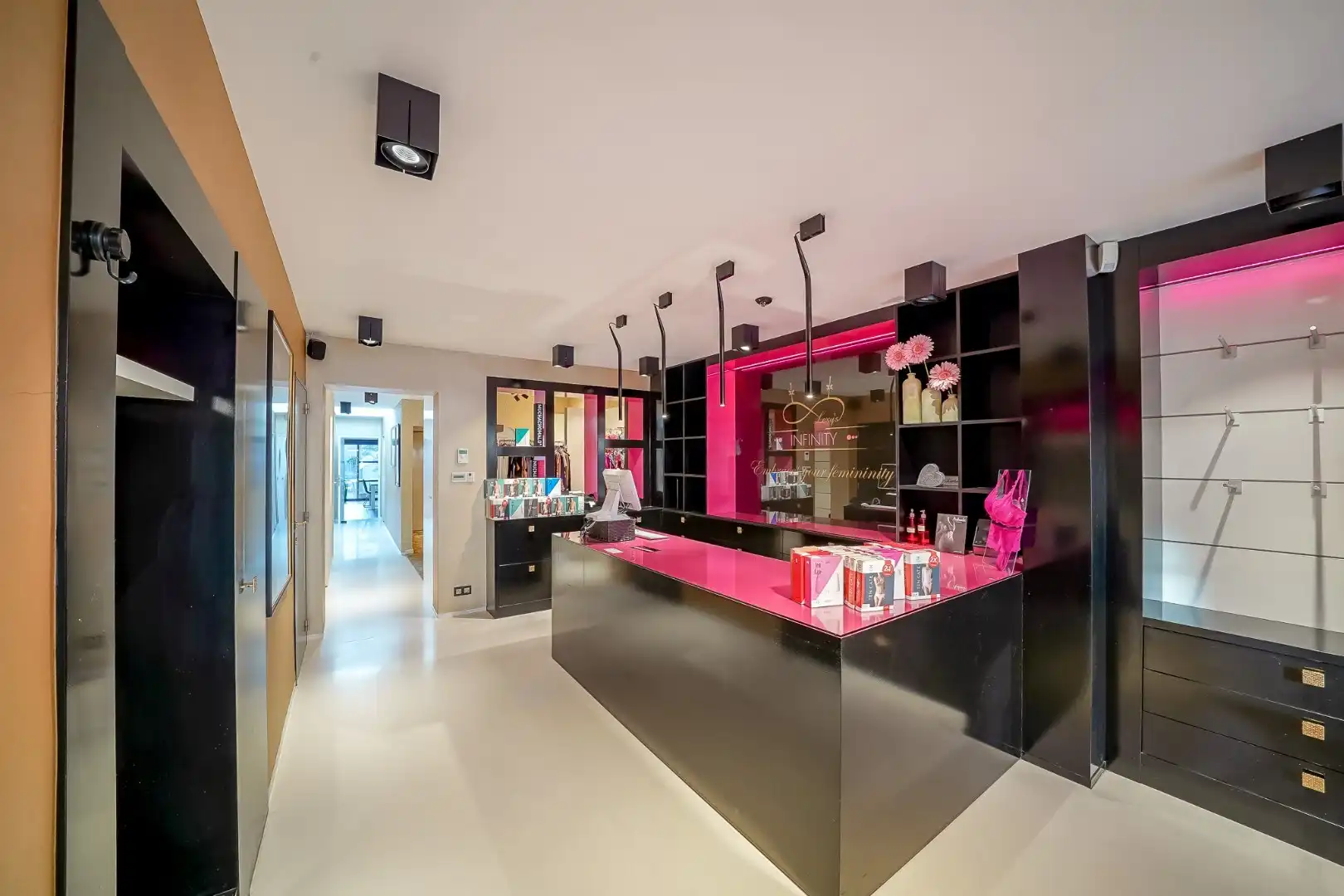 Ruime eengezinswoning in centrum Oudenburg met handelsruimte op gelijkvloers. foto 25