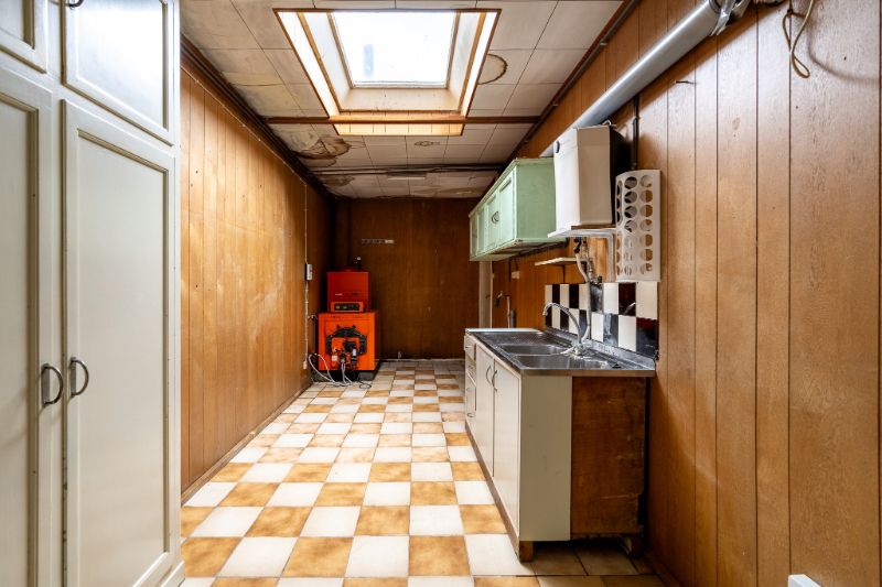 Ruime en veelzijdige rijwoning met garage achteraan en aparte ingang foto 9