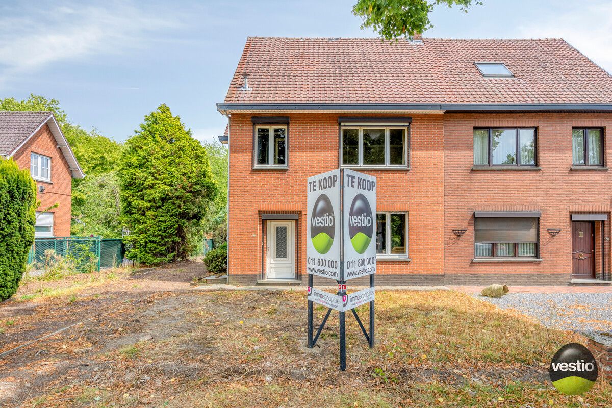 Hoofdfoto van de publicatie: OP TE FRISSEN HALF VRIJSTAANDE WONING OP 7A87CA STADSRAND HASSELT.