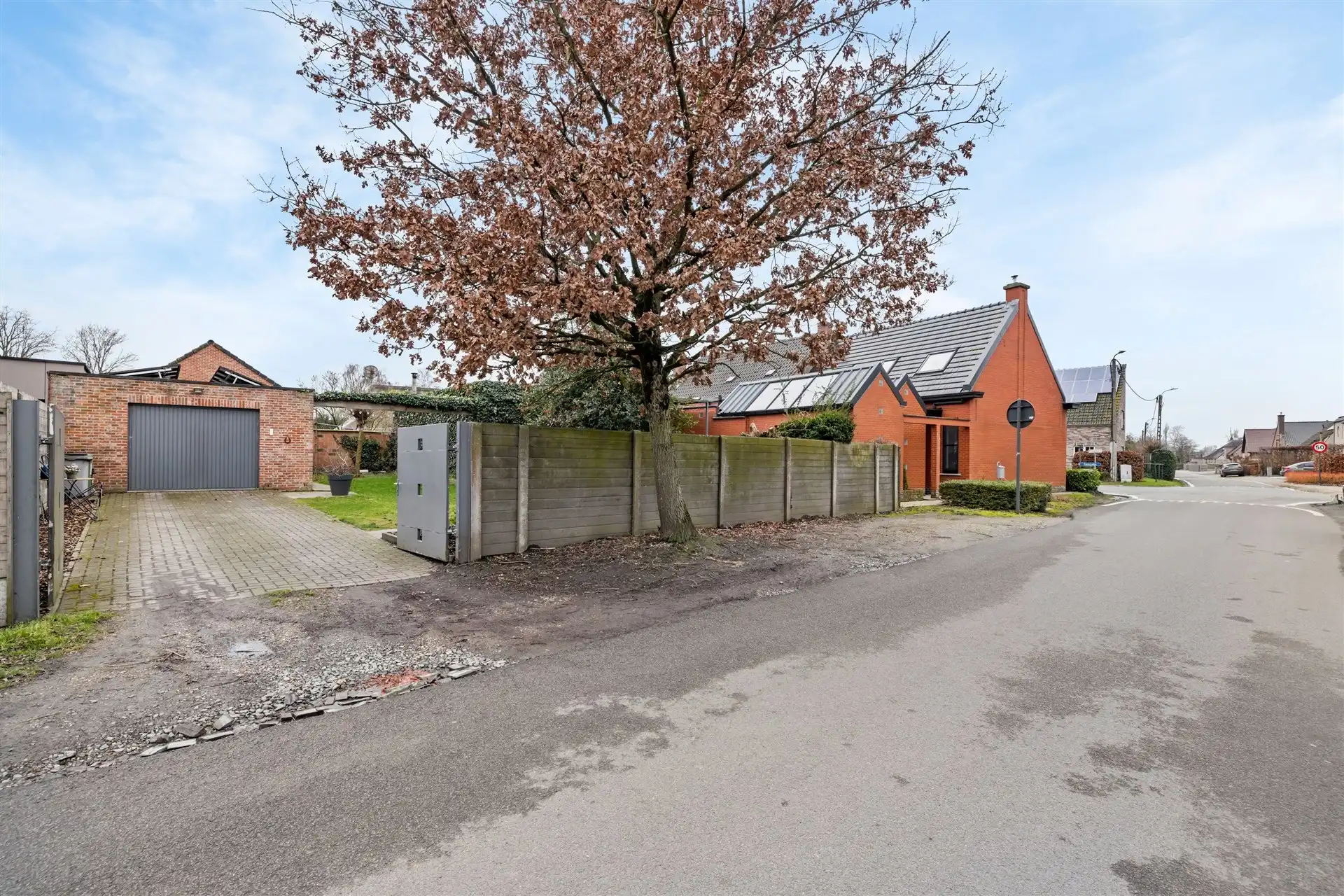 Sfeervolle halfopen bebouwing op een aantrekkelijke woonlocatie (447m²) foto 2