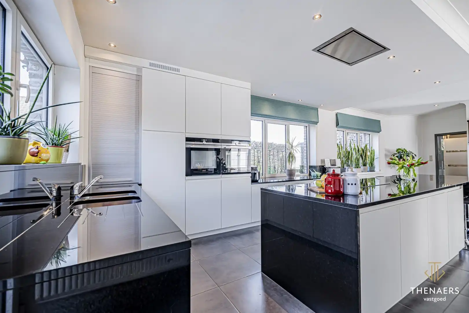 Karaktervolle en uitzonderlijk ruime woning met 5 slpks op&nbsp;een perceel van 36a 60ca. foto 11