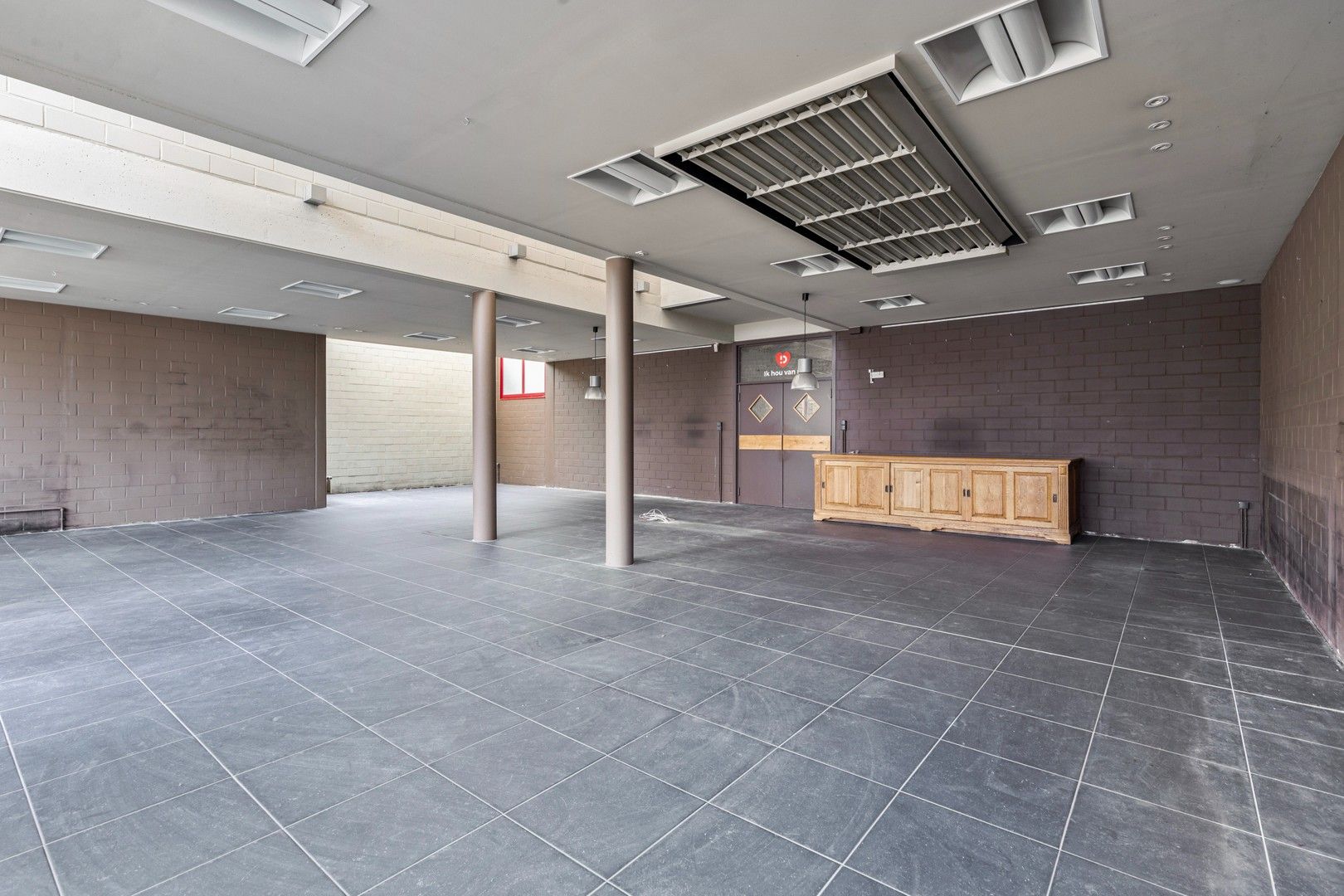 Handelspand met groot appartement foto 2