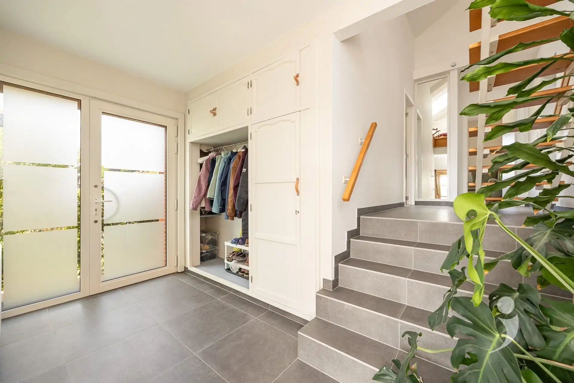 Gerenoveerde woning met prachtig zicht over de velden foto 11