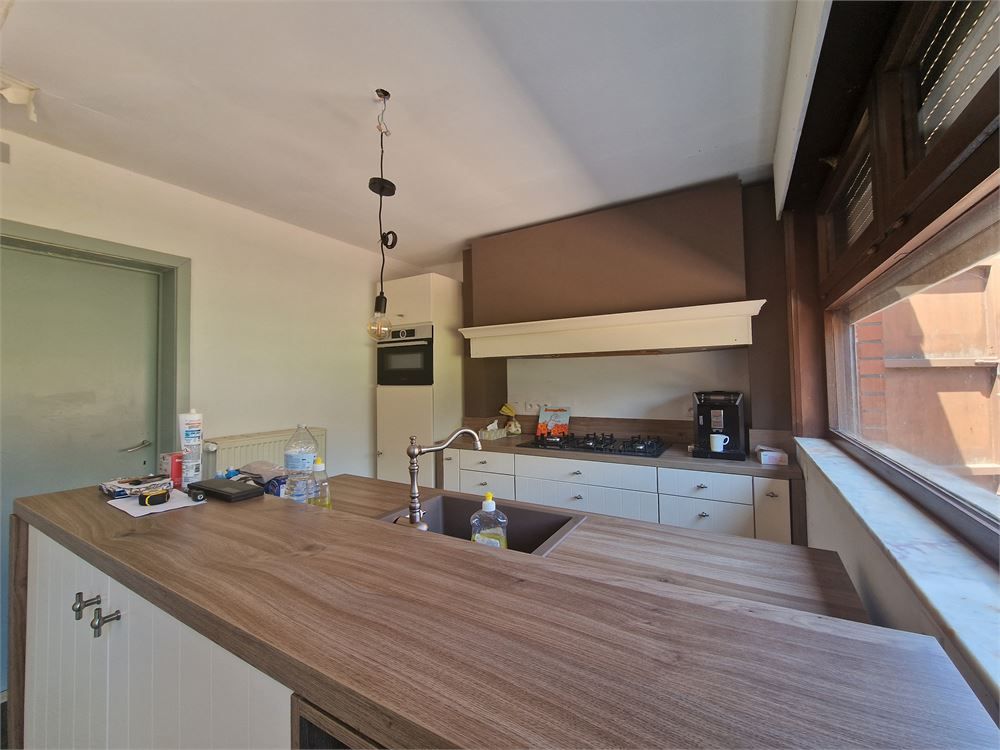 Halfopen te renoveren woning nabij centrum Pittem op een perceel van 348m²! foto 8