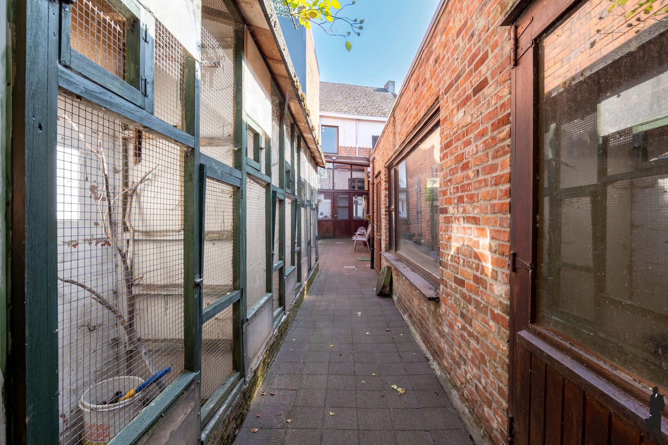 Te renoveren stadswoning met achteringang voor de auto te centrum Hoogstraten foto 14