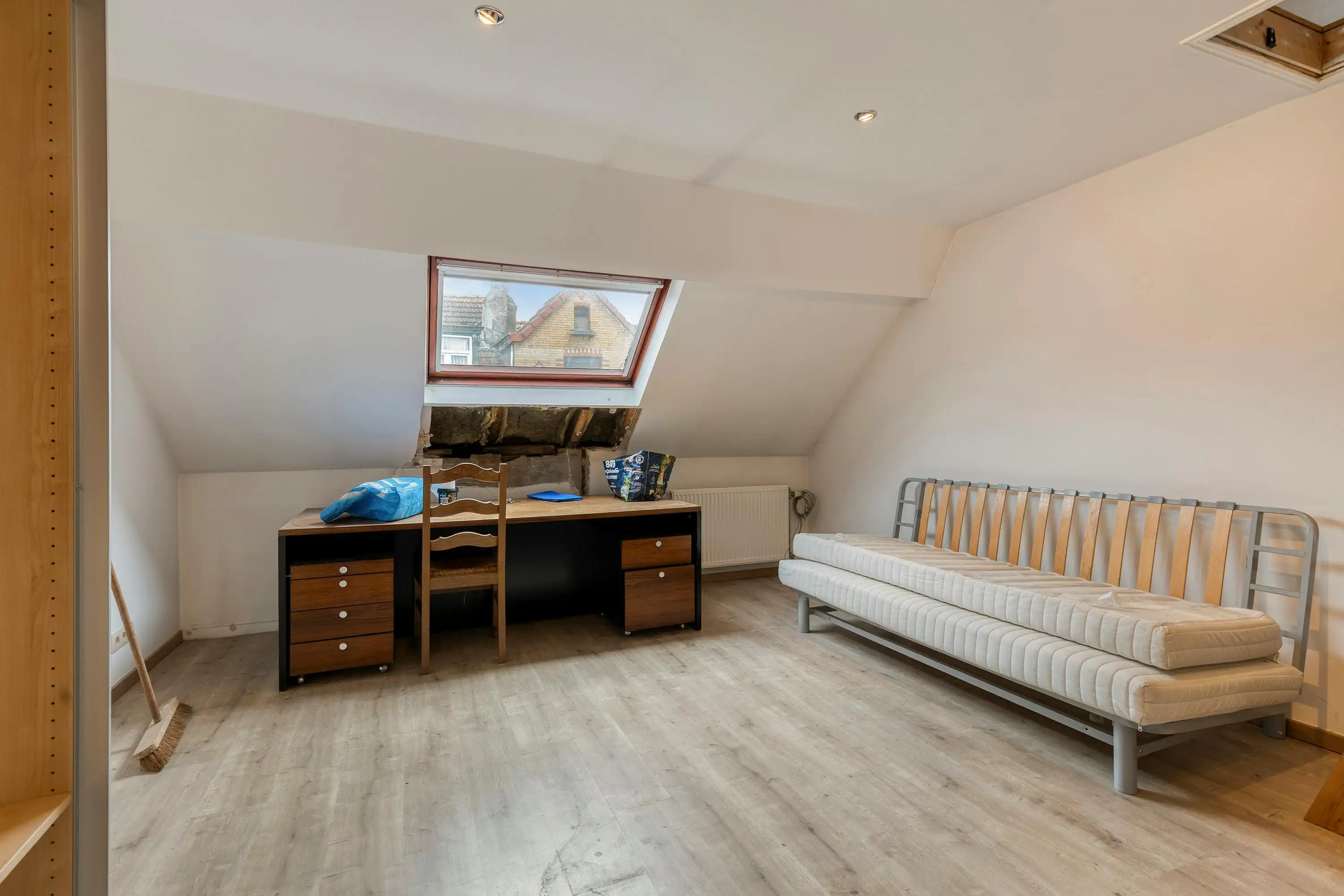 Op te frissen huis met 4 slaapkamers te koop in Borgerhout! foto 18