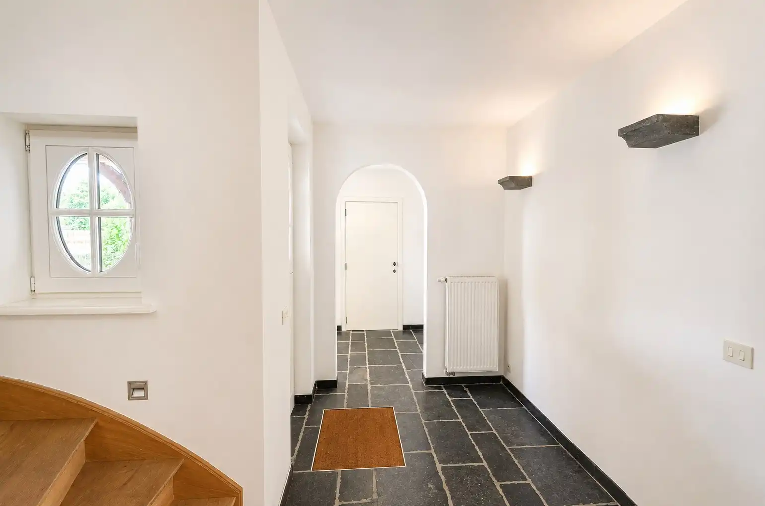 Tijdloze villa met uitzonderlijke vergezichten op een residentiële locatie. foto 3