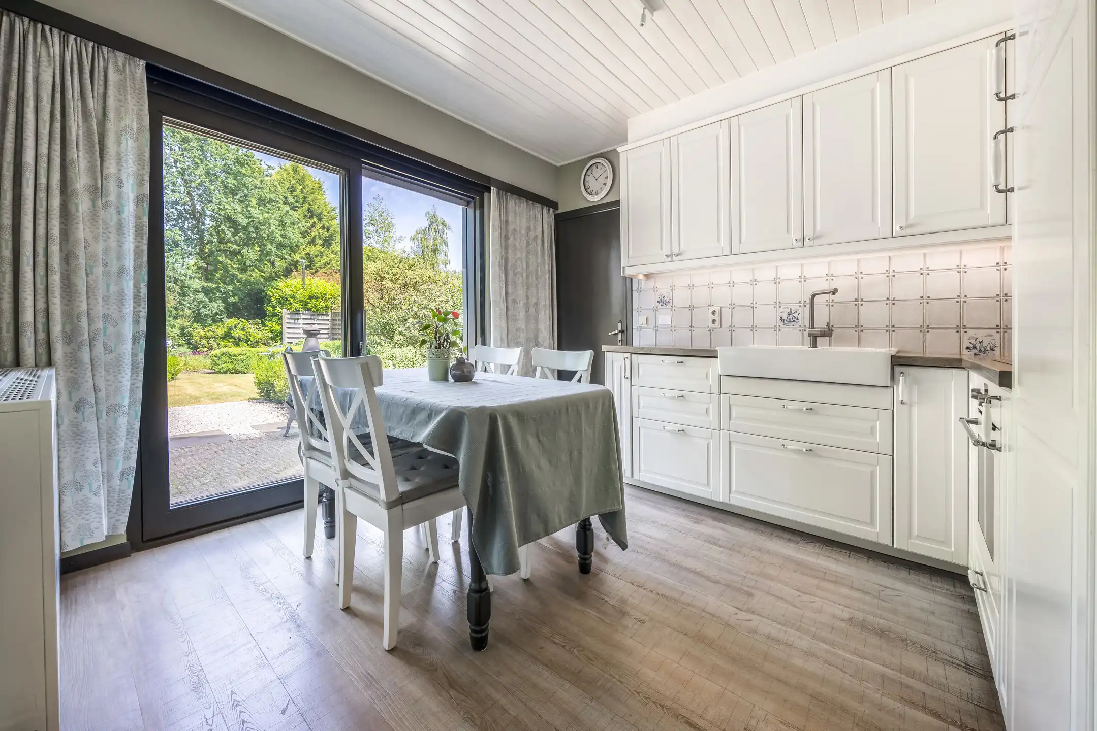 Charmante woning met uitzicht op blijvend groen foto 13