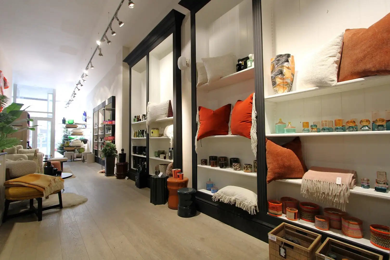 Centraal gelegen handelspand Lippenslaan 132 foto 12