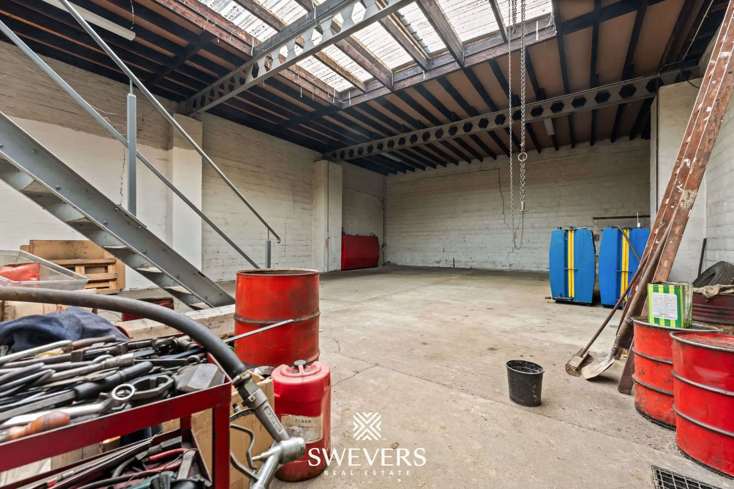 Ruime gezinswoning met multifunctionele loods op commerciële toplocatie foto 31