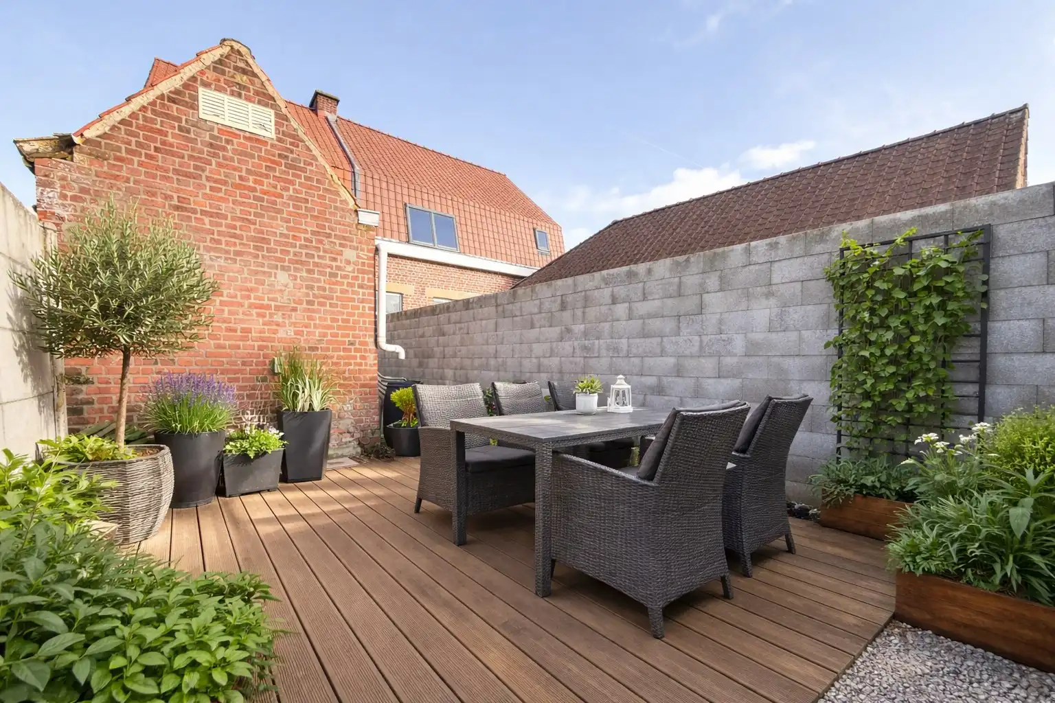 Leuke starterswoning met 2/3 slpk en terras, gunstig gelegen in Lichtervelde foto 3