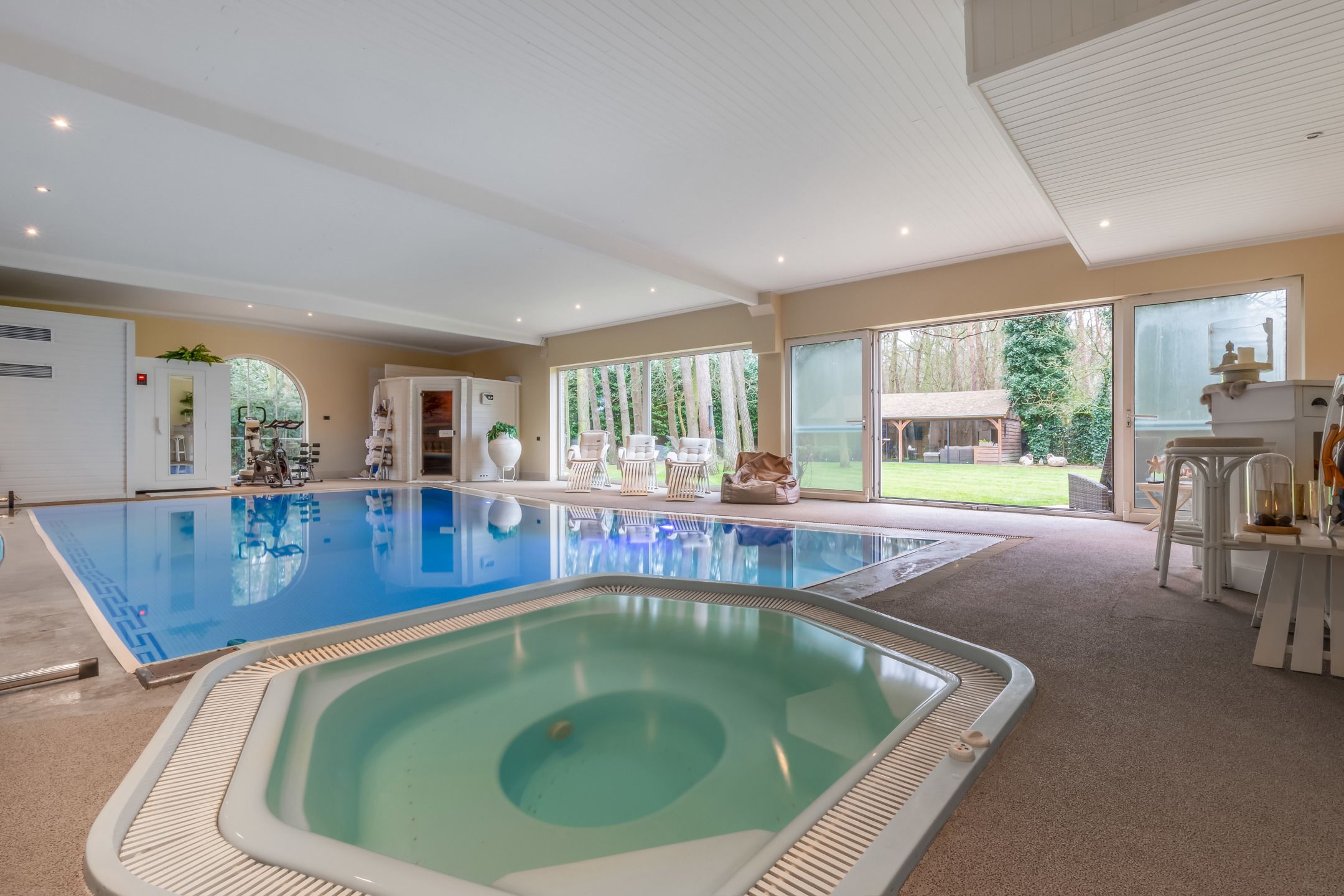 Prachtige Villa in groene omgeving foto 17