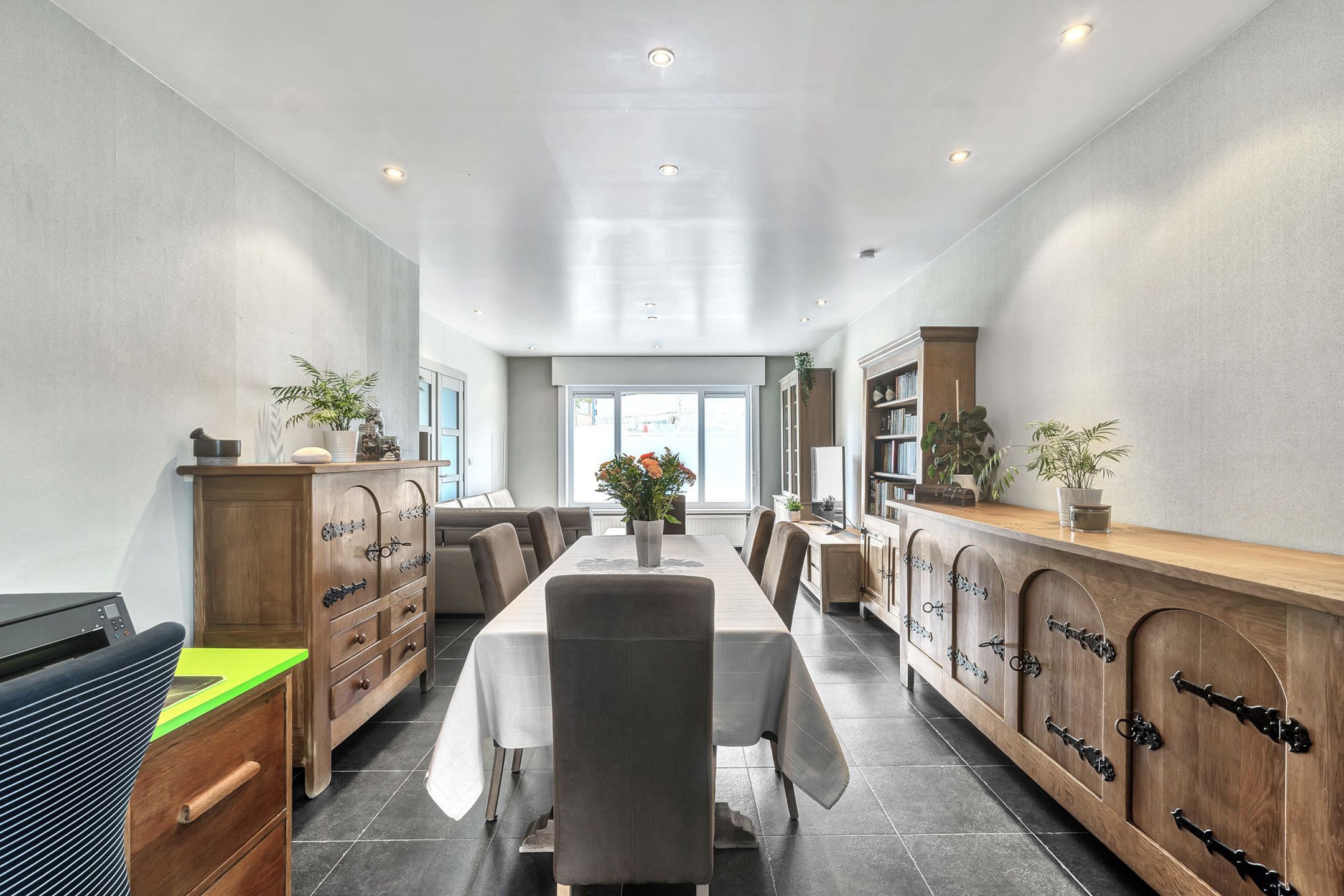 Instapklare woning met garage en tuin foto 3