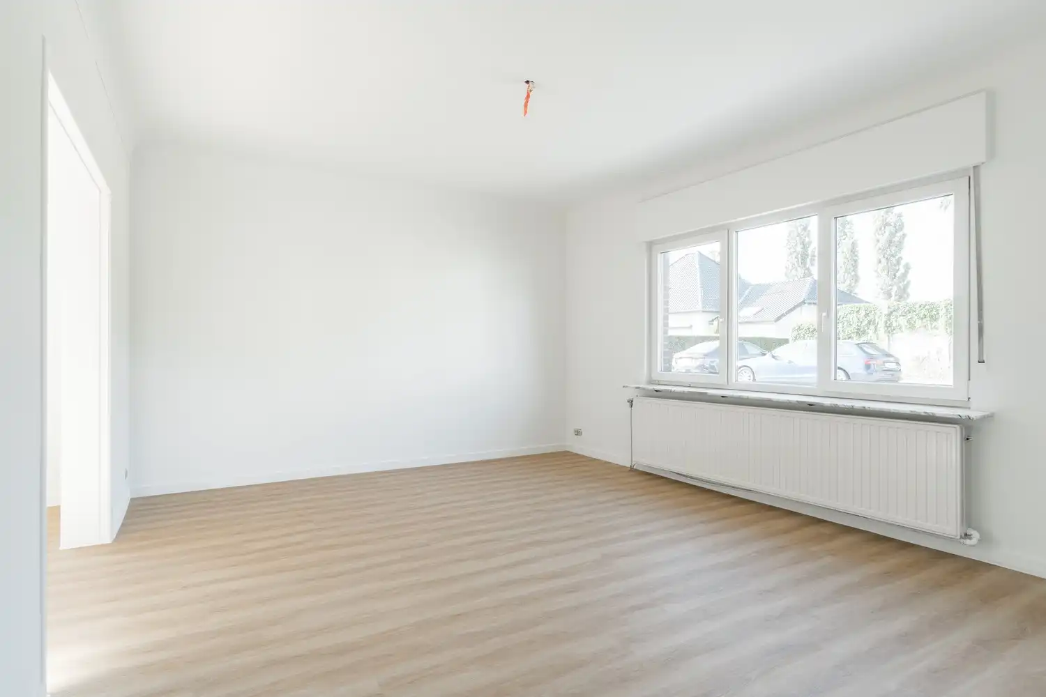 Volledig gerenoveerde ruime gezinswoning in het hart van Eksel foto 9