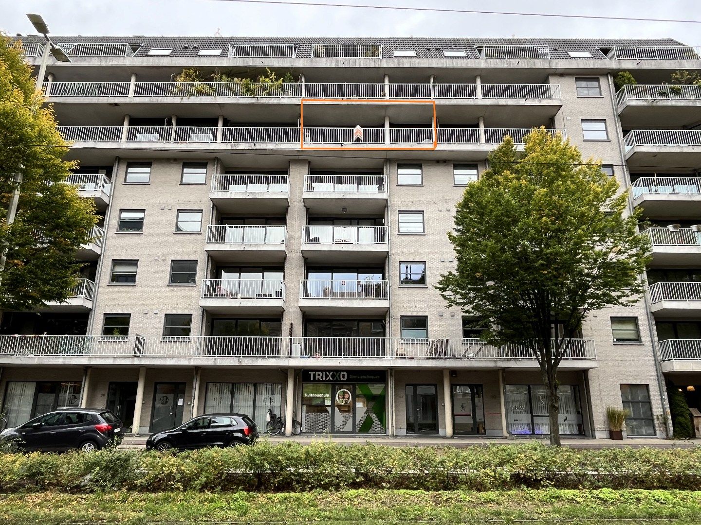 Riant 3 slpk-appartement met 2 terrassen en een garagebox foto {{pictureIndex}}