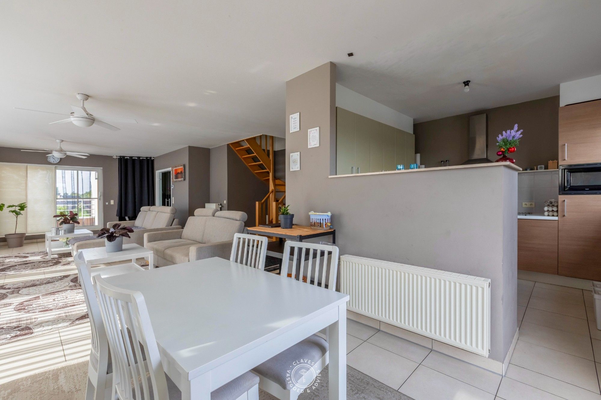 Imposant duplexappartement met een zee aan ruimte foto 4