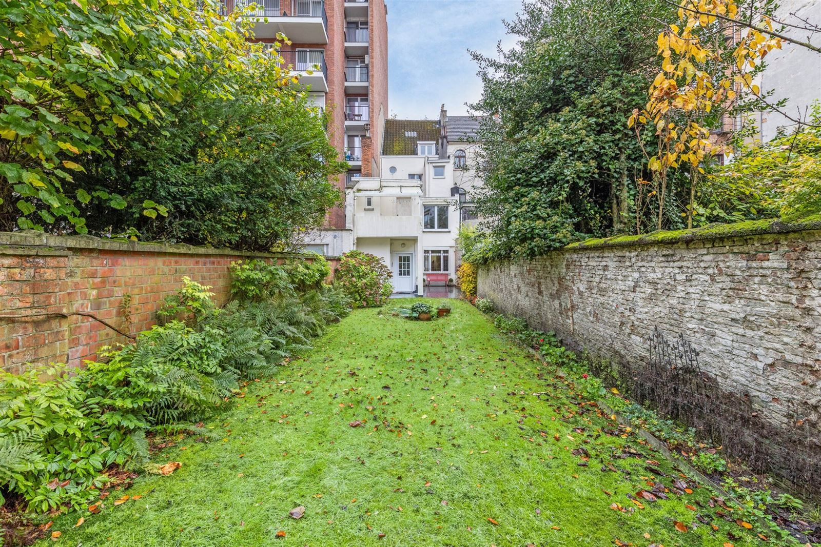 Te koop: Te renoveren apothekerswoning met 6 slaapkamers en grote tuin foto 21