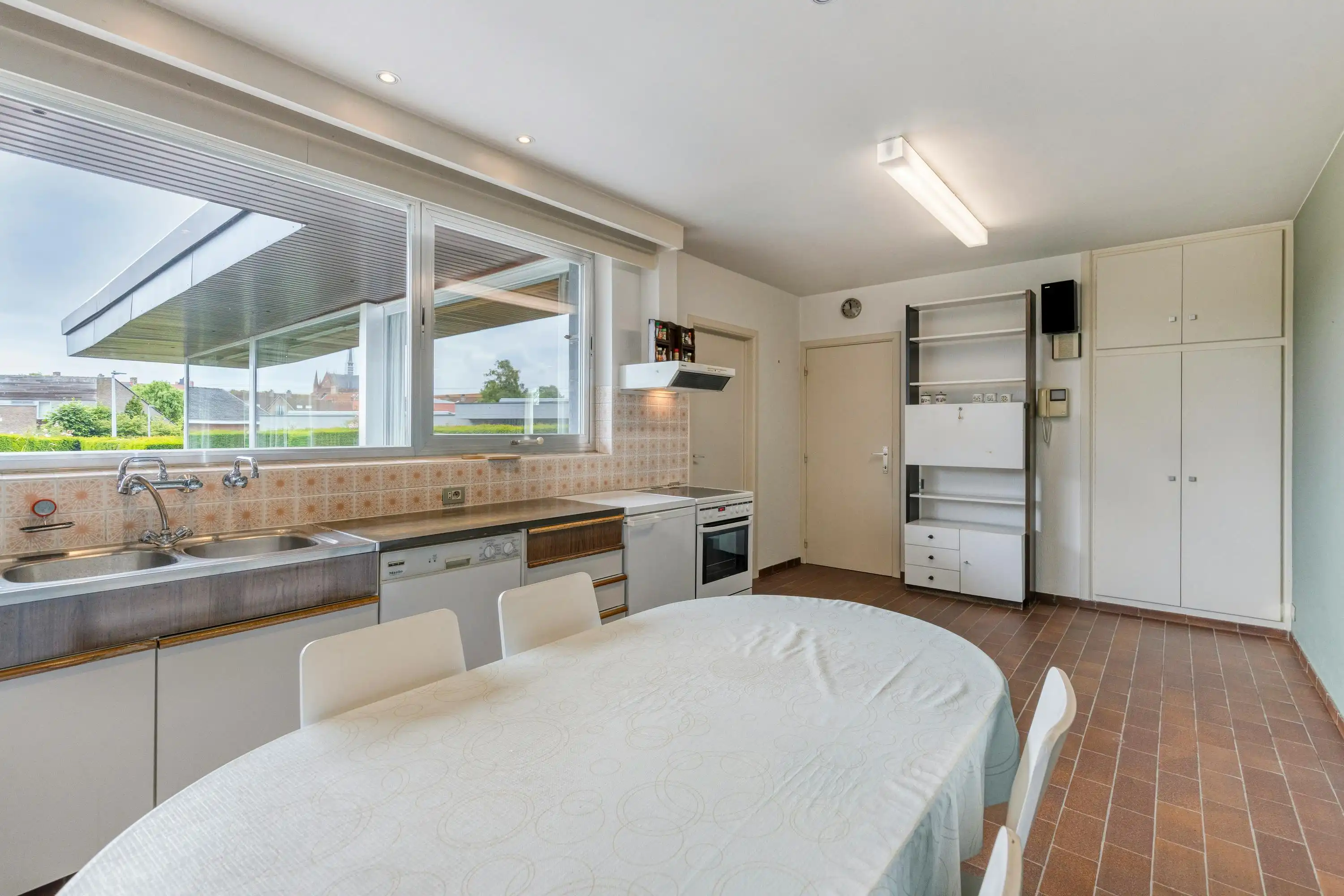 Stijlvol huis te koop in Veurne foto 9