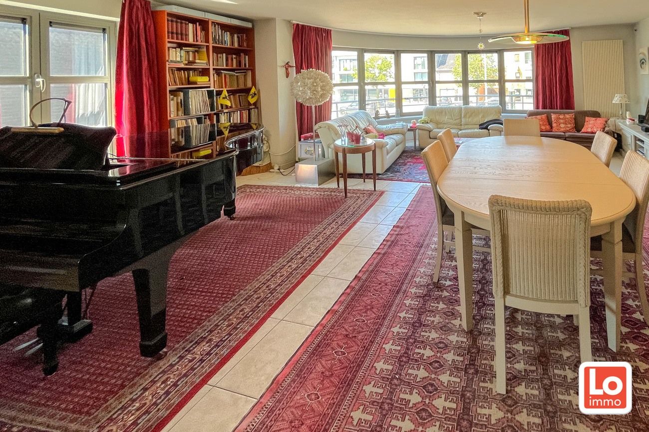VERKOCHT! Ruim en gezellig appartement met garage in het centrum Lochristi! foto 11