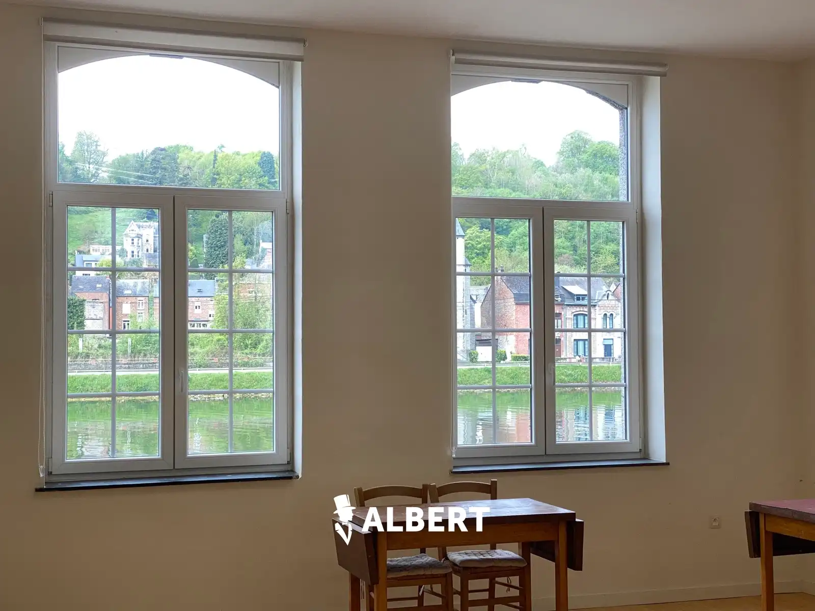 Prachtig gerenoveerde ruime woning (oude school) in Dinant! foto 19