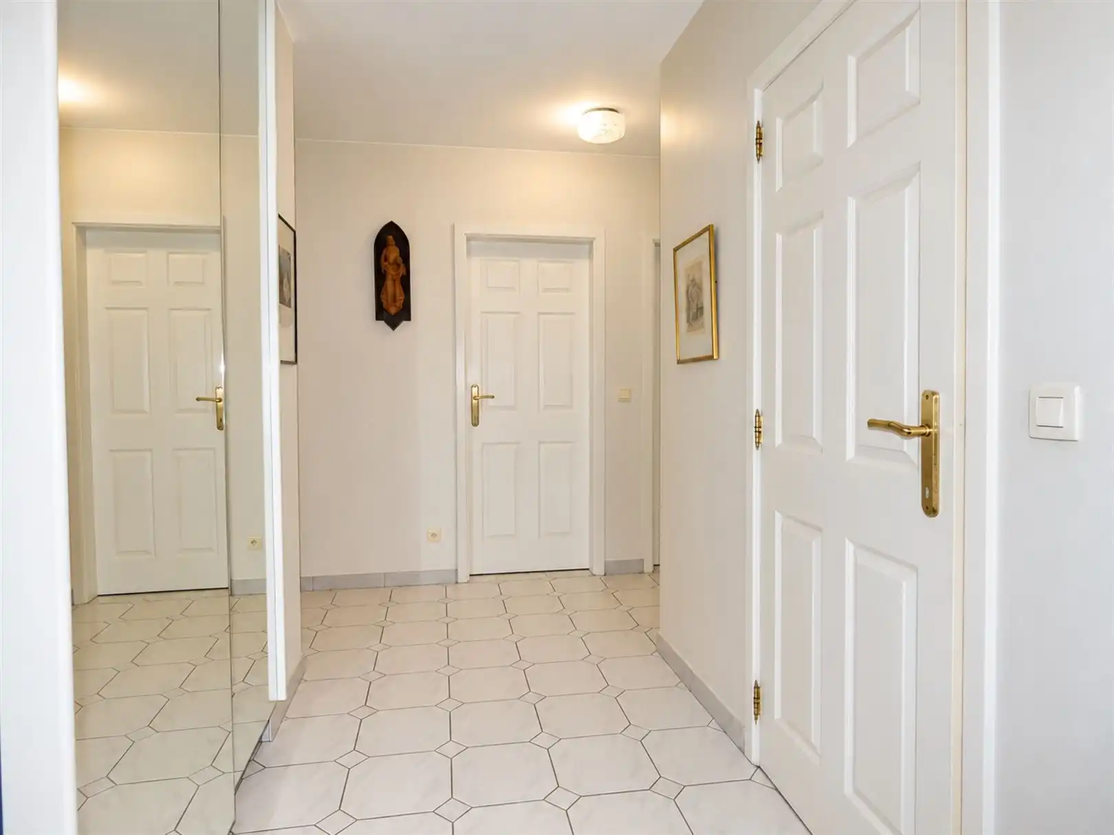 Ruim en lichtrijk appartement met 3 slaapkamers en twee terrassen op een toplocatie in Brasschaat foto 10