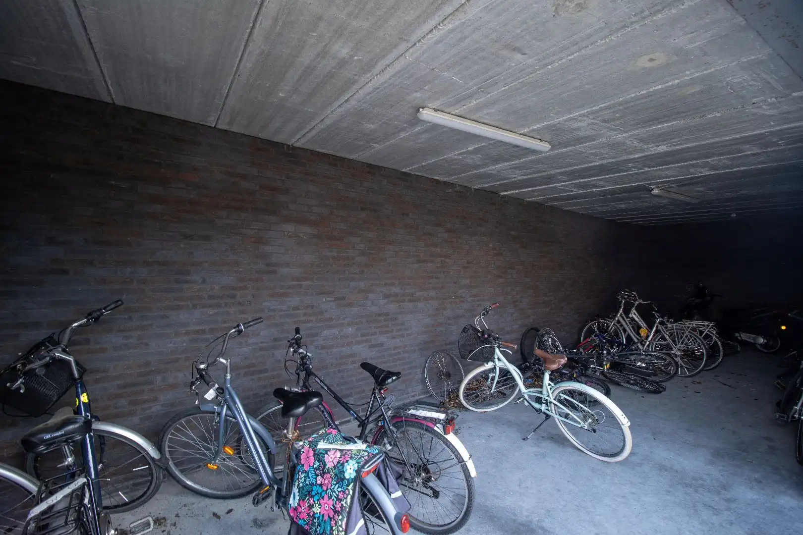 Rijwoning met 3 slaapkamers en tuin in Kortrijk foto 16