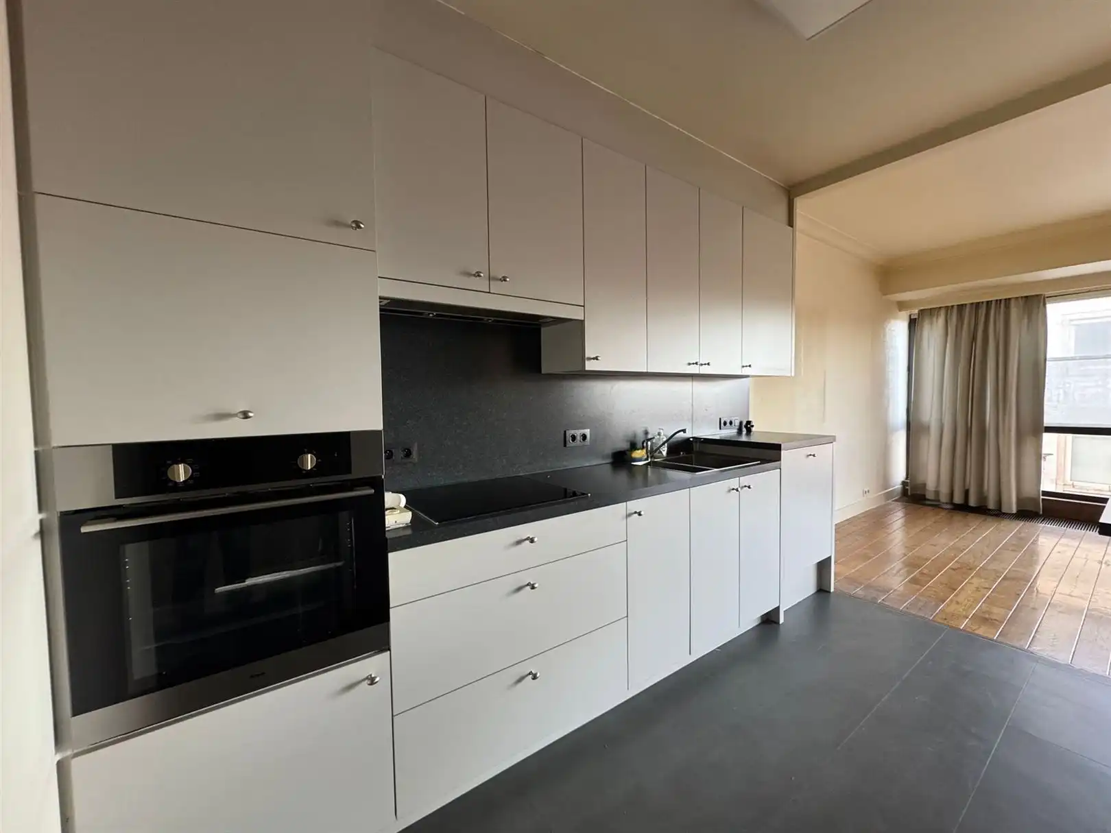 Ruim appartement met uitzicht over de Grote Markt foto 7