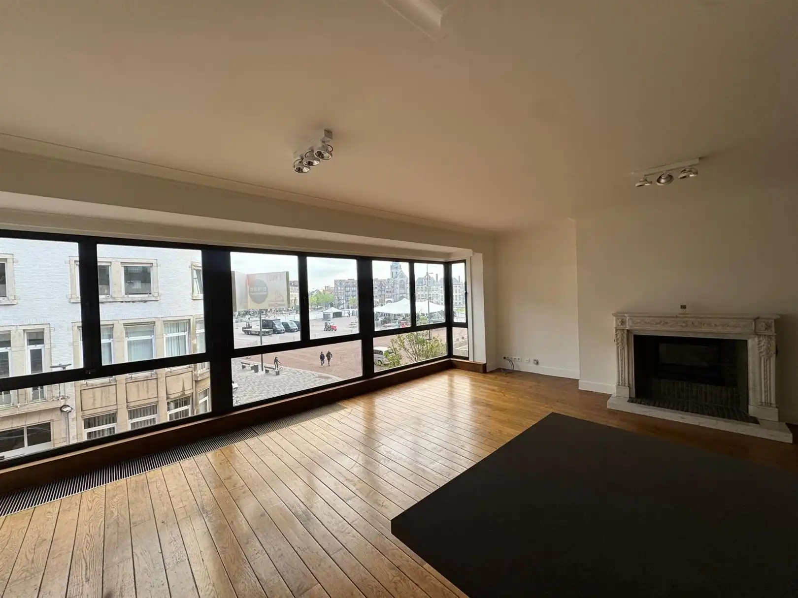 Ruim appartement met uitzicht over de Grote Markt foto 7