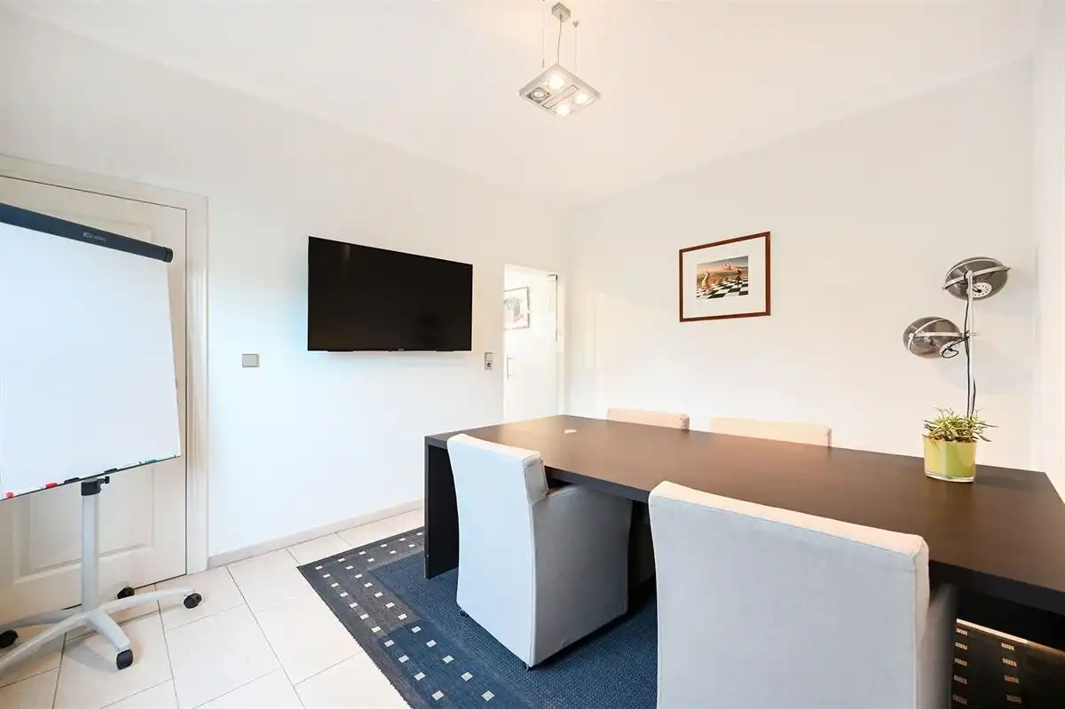 Gemeubelde kantoorruimte all in foto 14