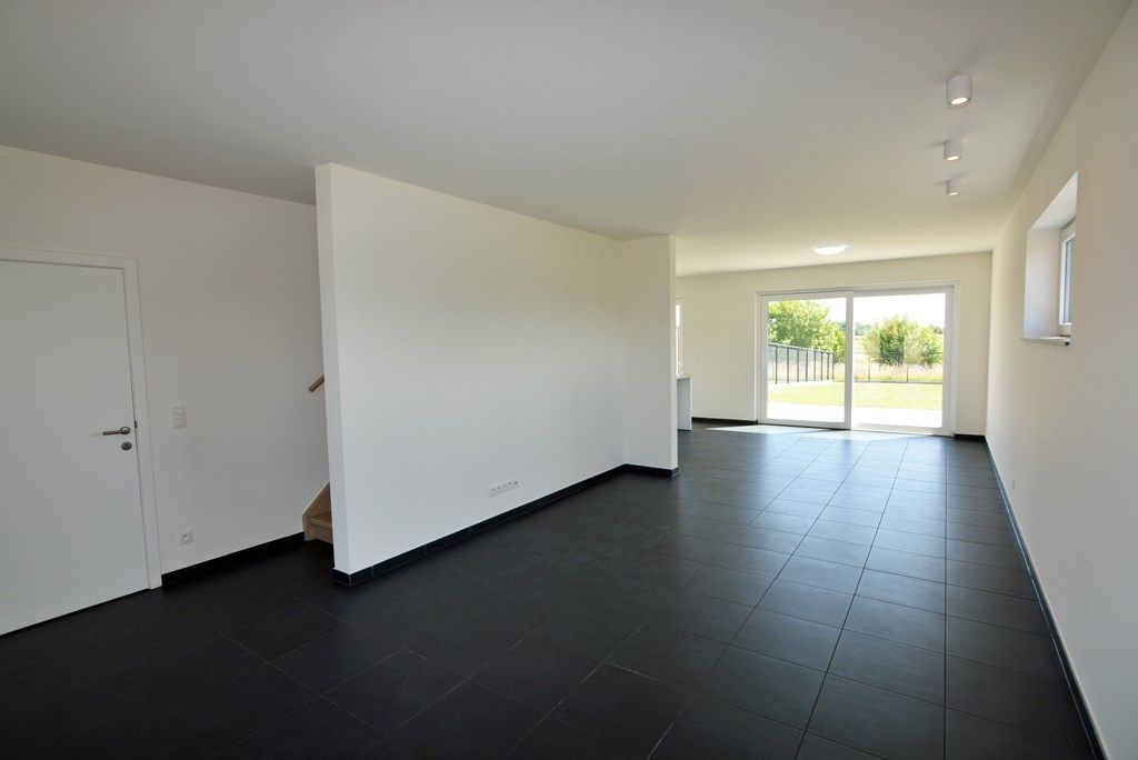 Halfvrijstaande nieuwbouwwoning met 3 slpks en dressing op perceel van 4a 88ca. foto 3
