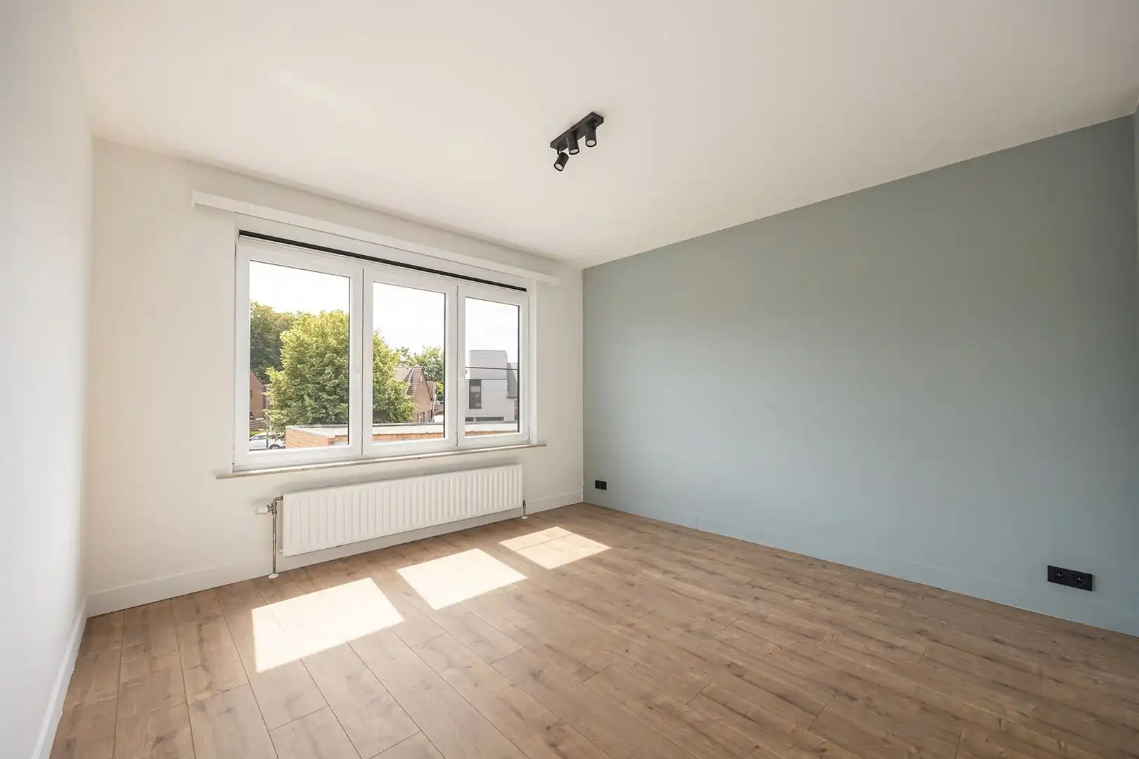 Gerenoveerd 2-slaapkamerappartement met garage in Kontich foto 7