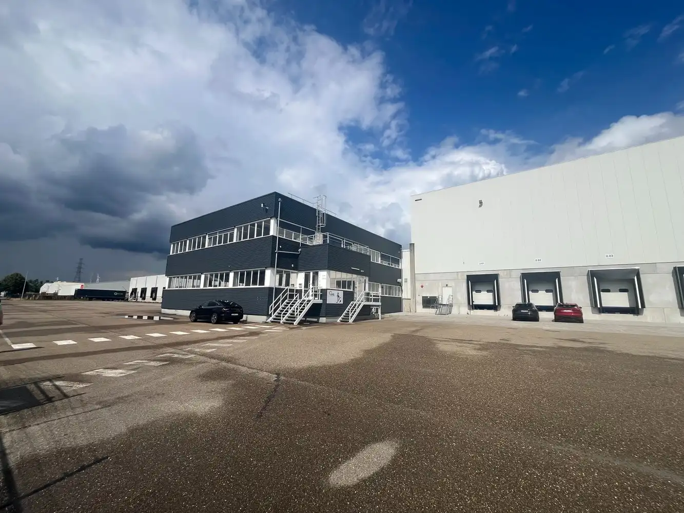 12.205m² logistiek magazijn met kantoren foto 21