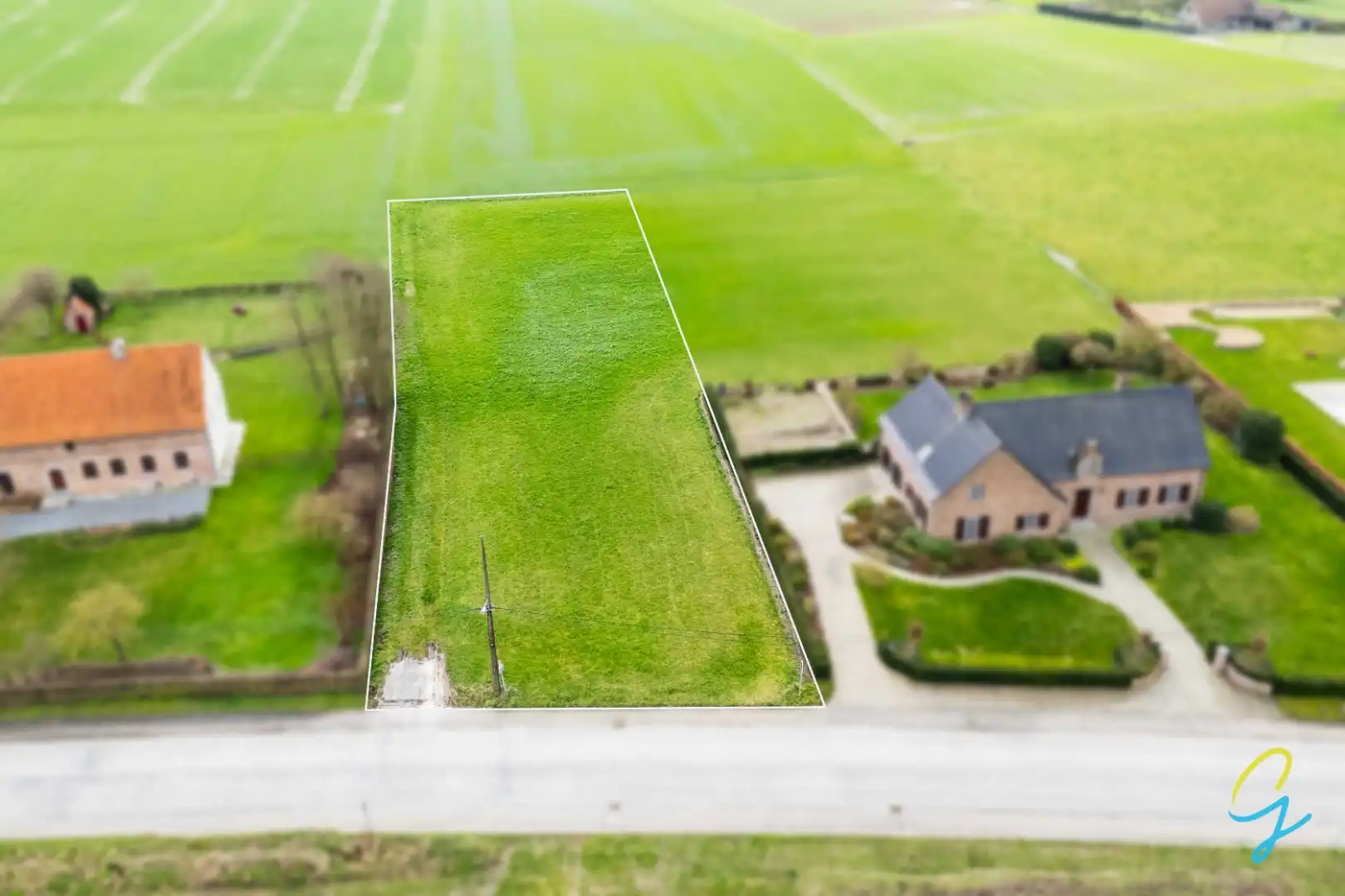 Zuidgerichte bouwgrond op den buiten van 3000 m² foto {{pictureIndex}}