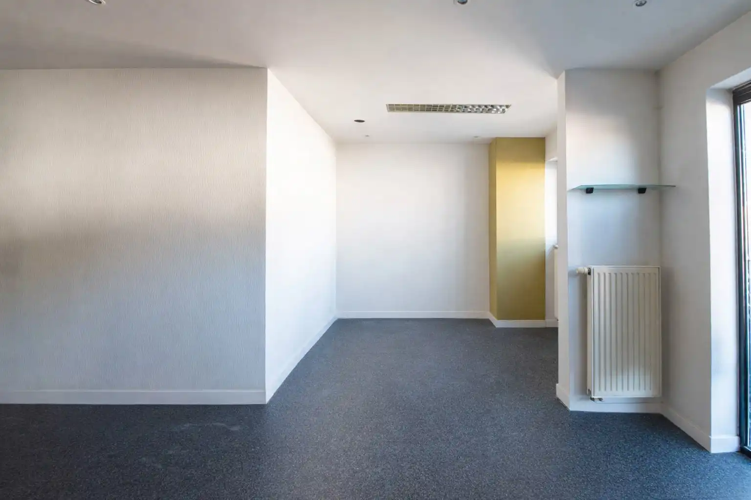 Commercieel Gelijkvloers met Sterke Visibiliteit te Kontich  foto 4