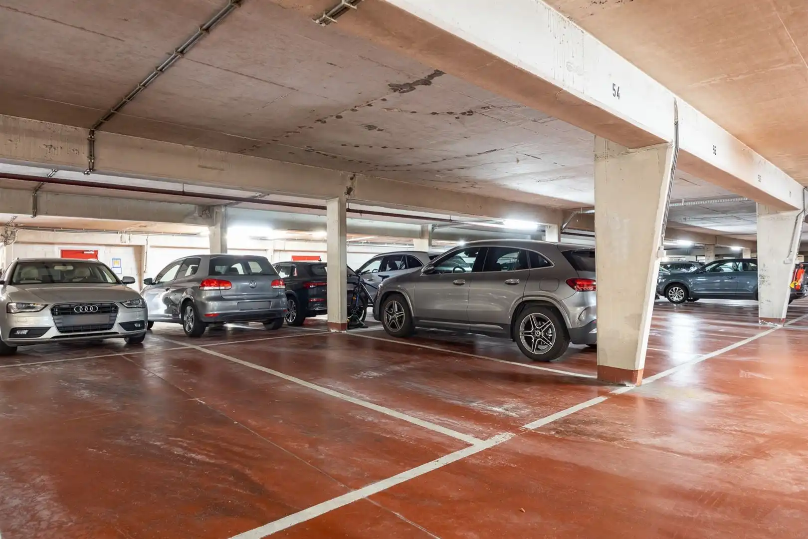 Lichtrijk 2-slaapkamerappartement met ruim terras en ondergrondse autostaanplaats foto 17