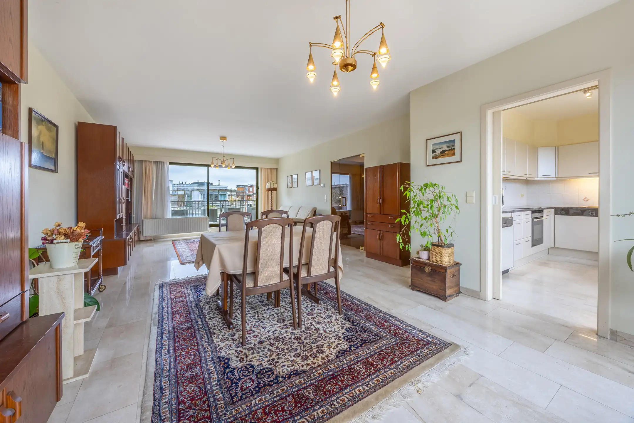 Goed gelegen dakappartement met groot terras voor en achter, 2 slpk en prachtig uitzicht foto 4